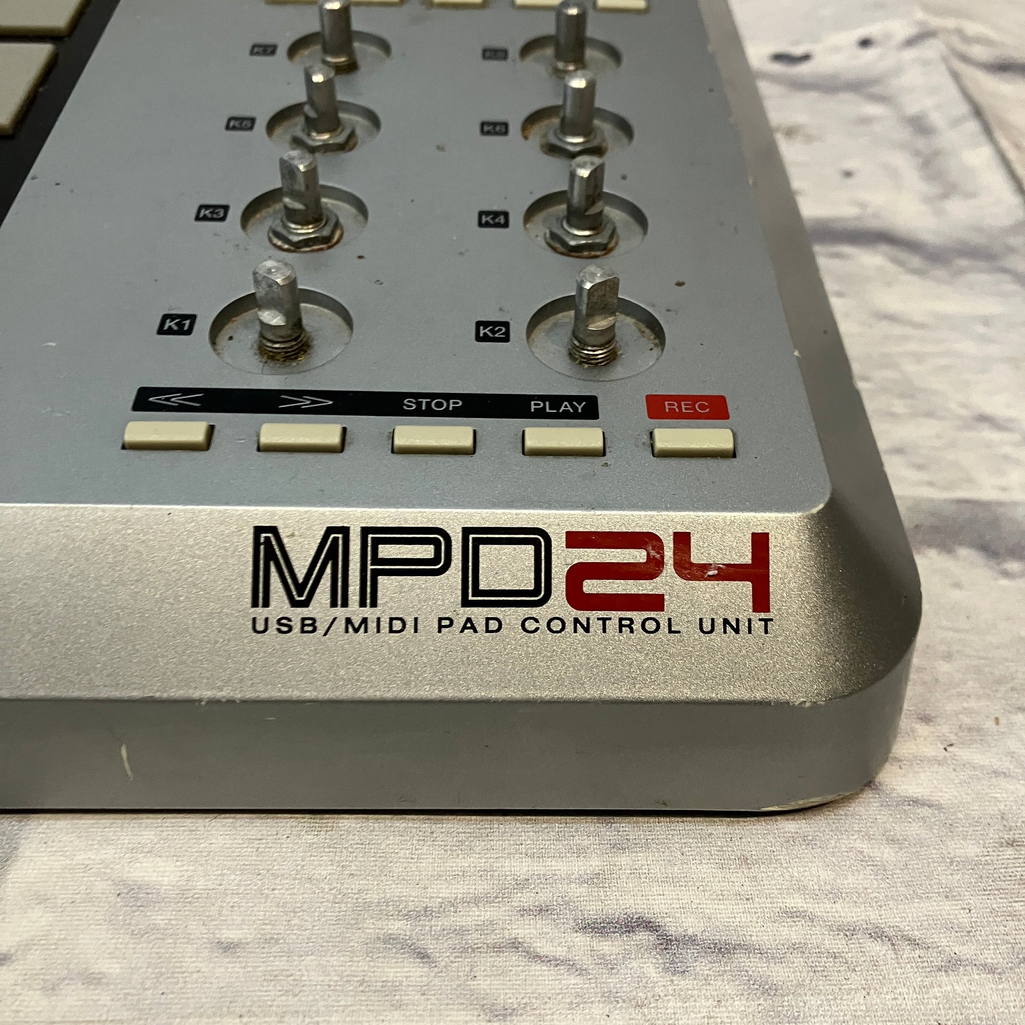 Akai MPD24 USB/MIDI Pad Controller | zZounds