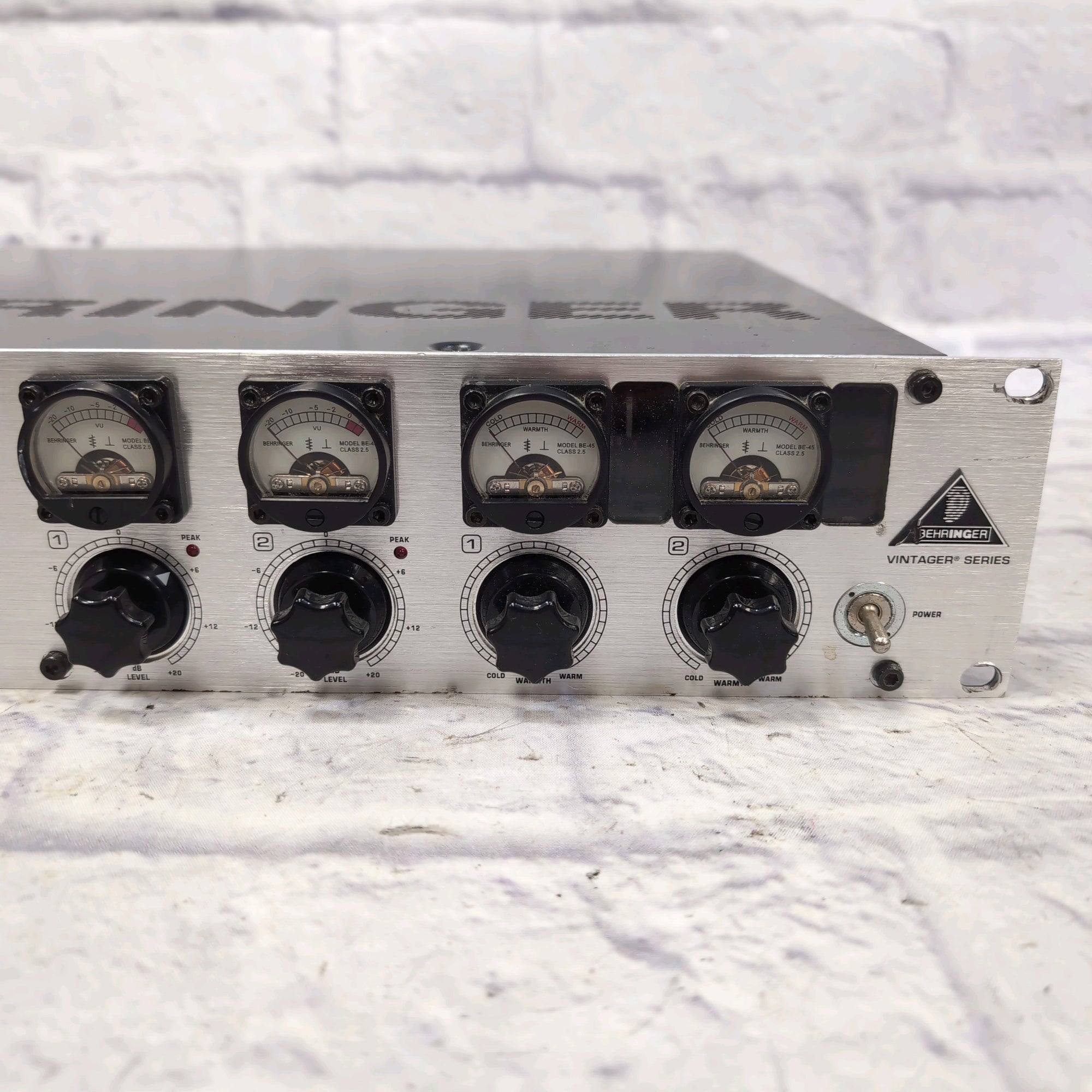 Behringer Tube Ultragrain T1953 - Microphone/Line Preamplifier