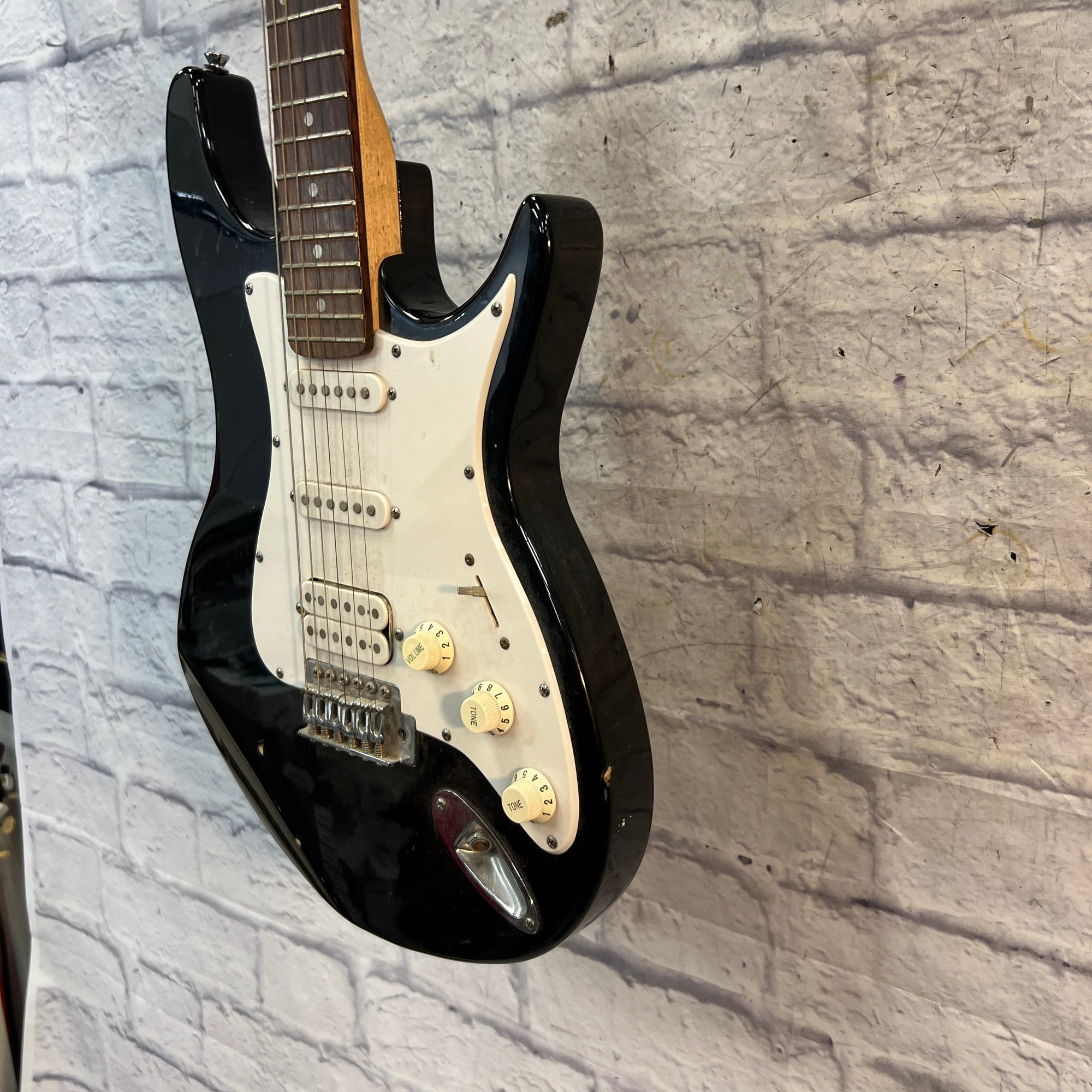 Behringer El Toro Strat Style Black