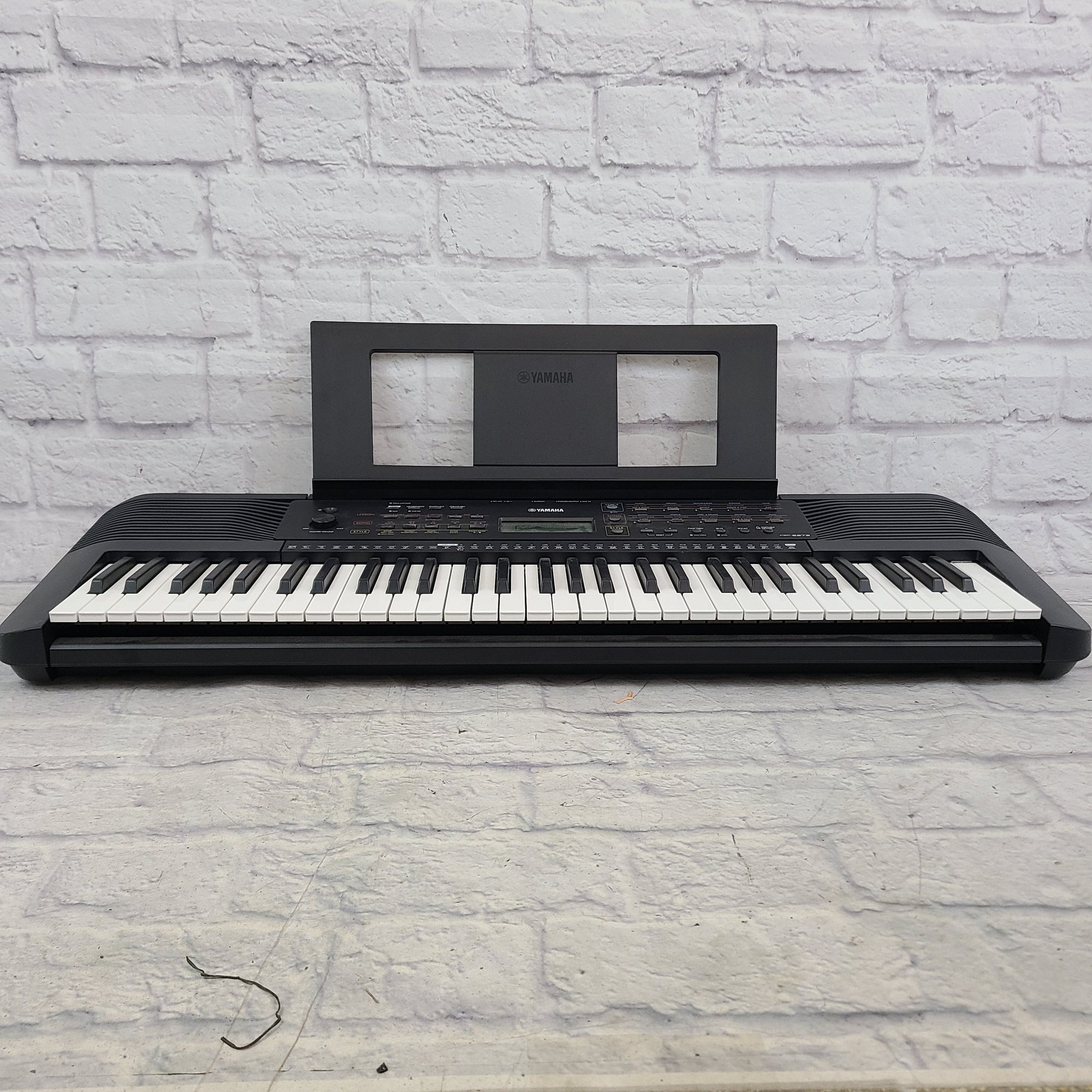 Yamaha PSR-E273 Keyboard