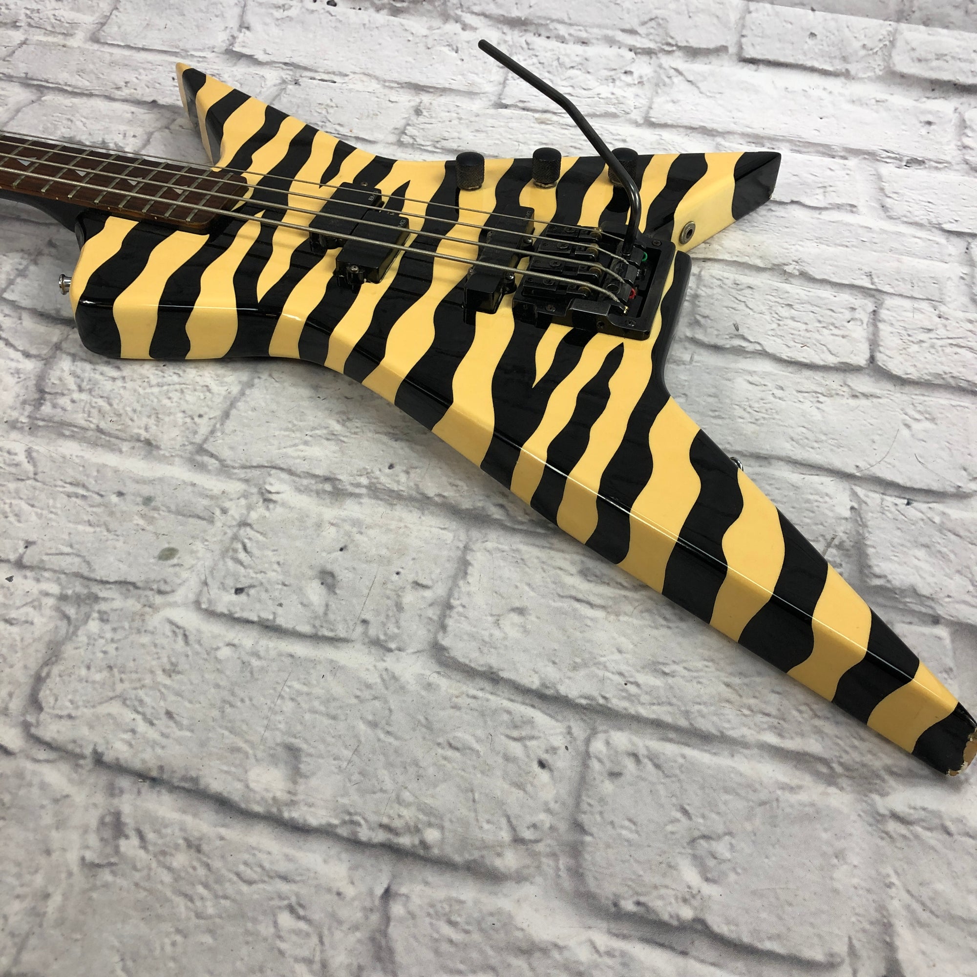 Vintage 1980s Guild SB608 Flying Star Bass