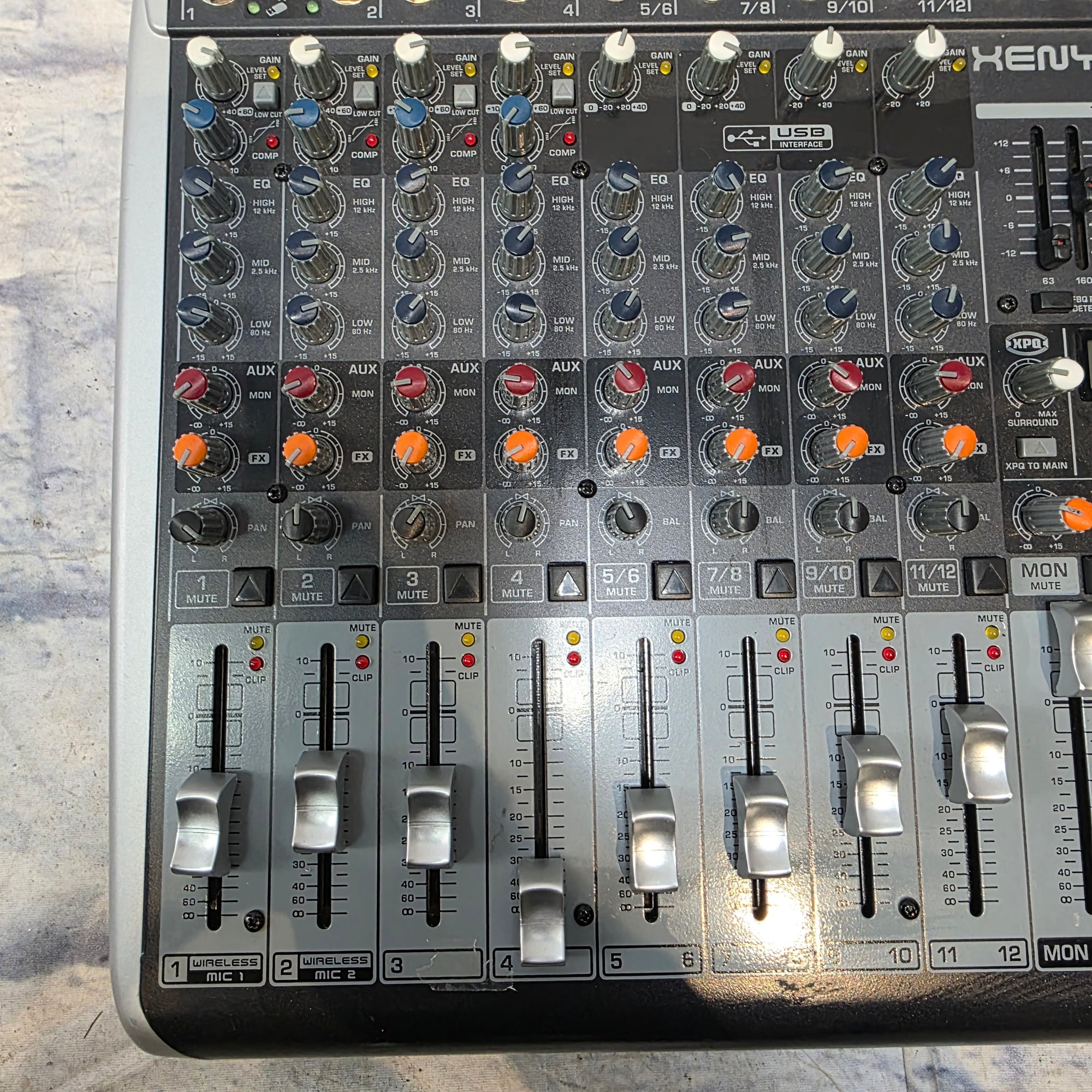 Behringer Xenyyx QX1222USB Mixer