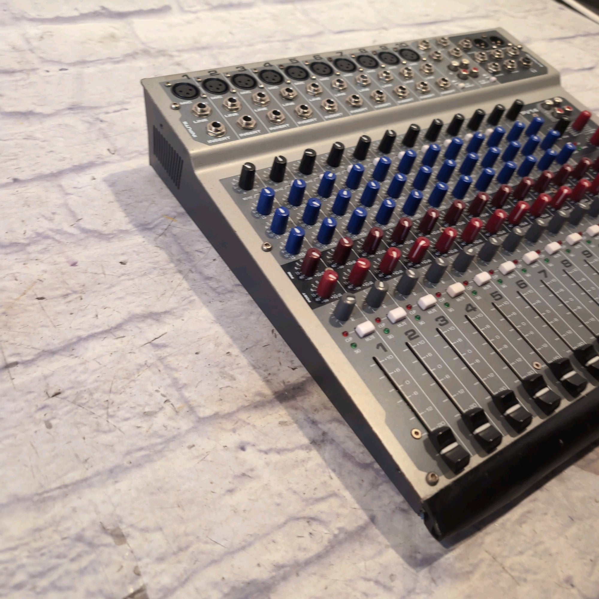 Peavey PV 14 Channel Mixer