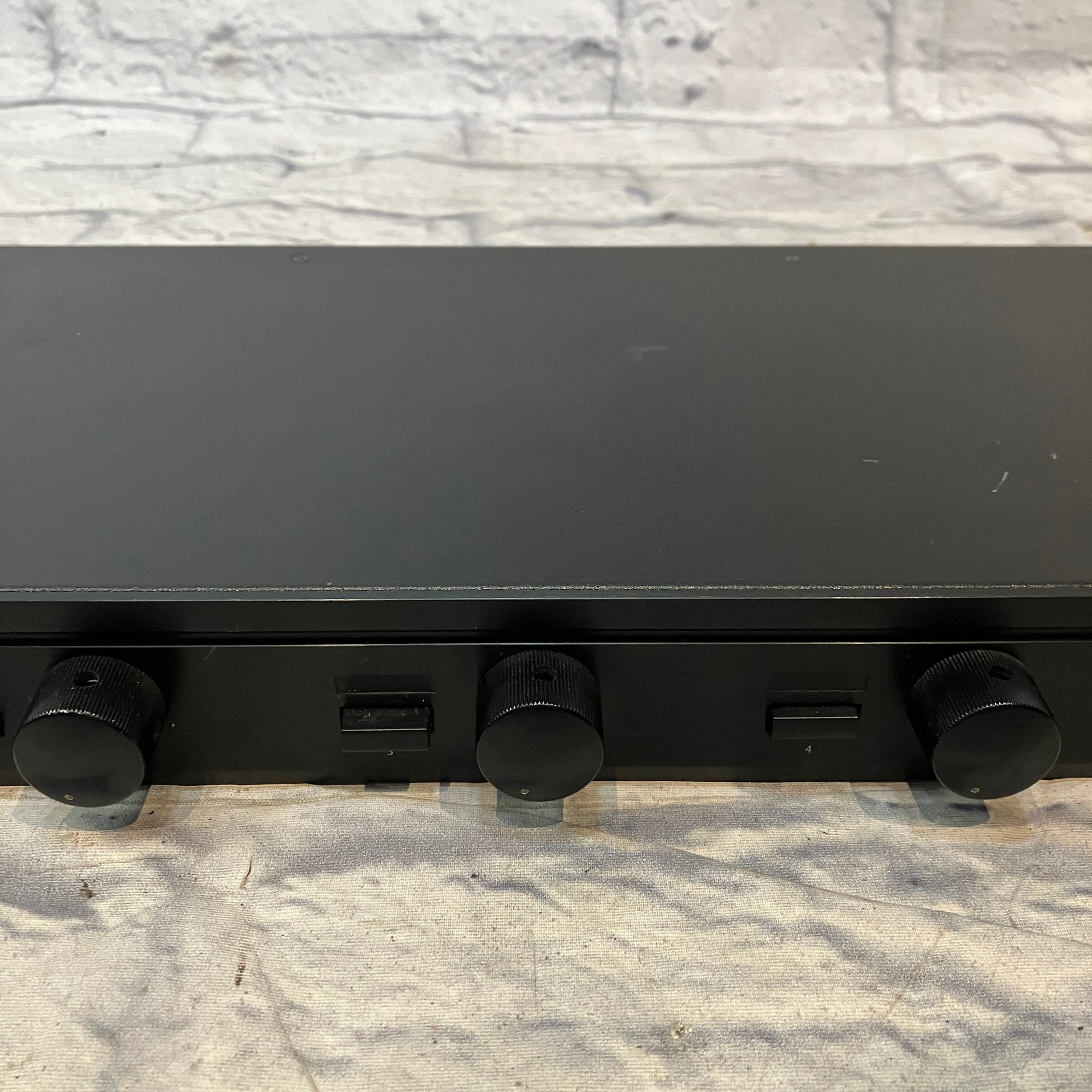 Niles SVL-4 Speaker Selection/Volume Control System