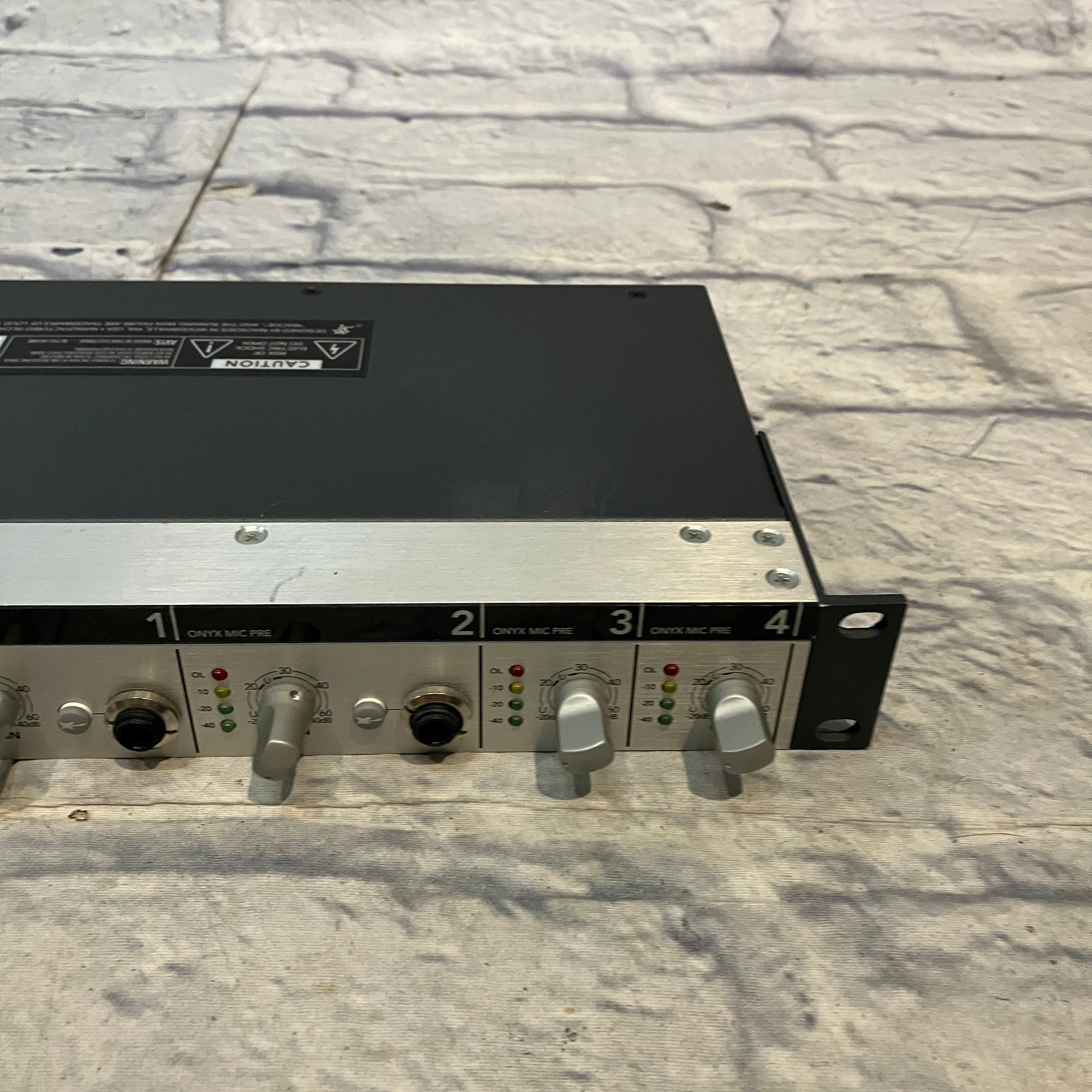 Mackie ONYX 400F Recording Preamp  Rack Patchbay