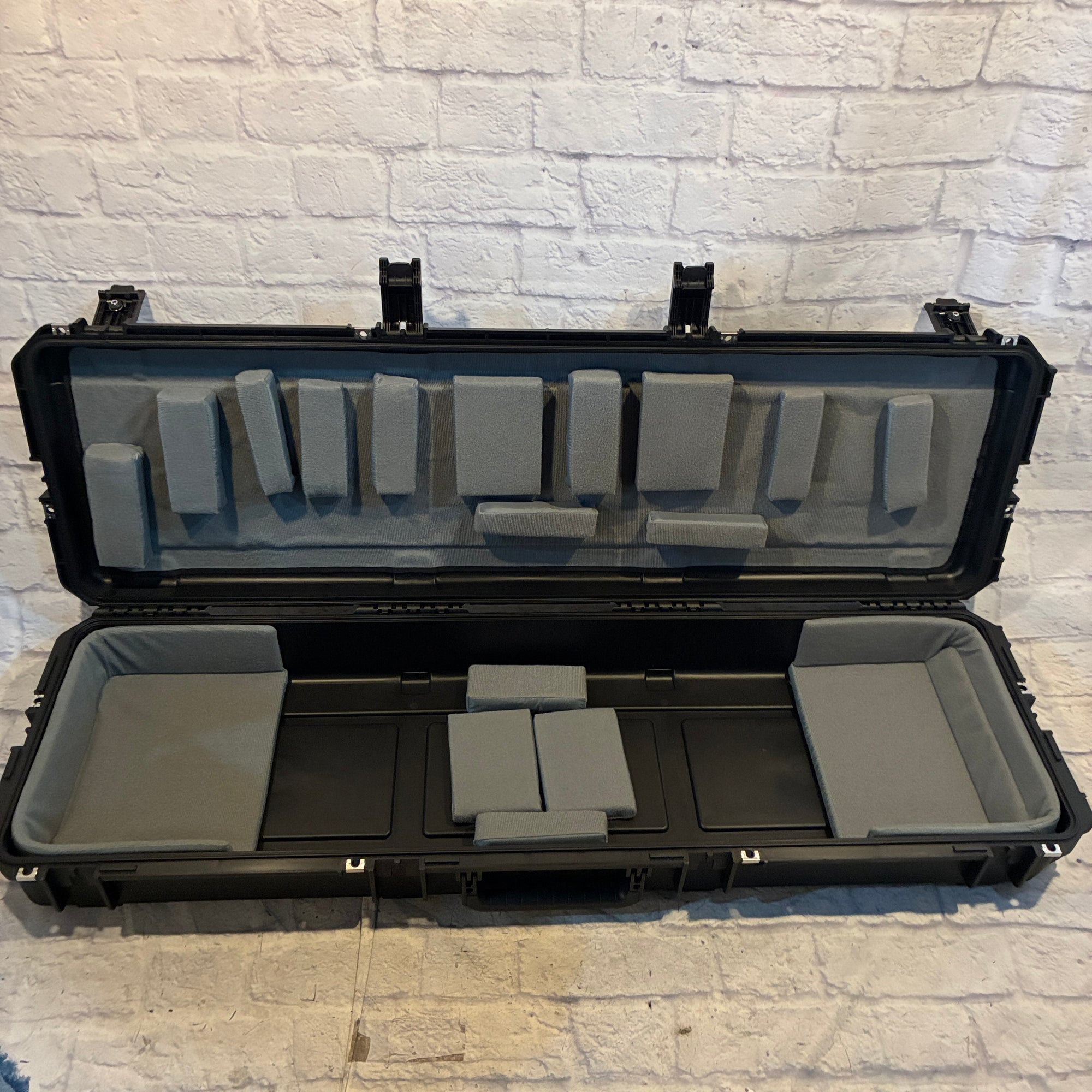 SKB I Series 76-Key Narow Keyboard Case with Wheels