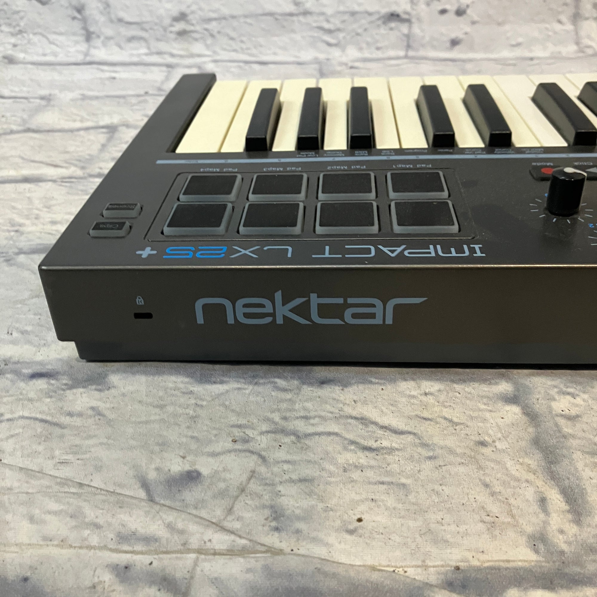 Nektar Impact LX25 Midi Controller