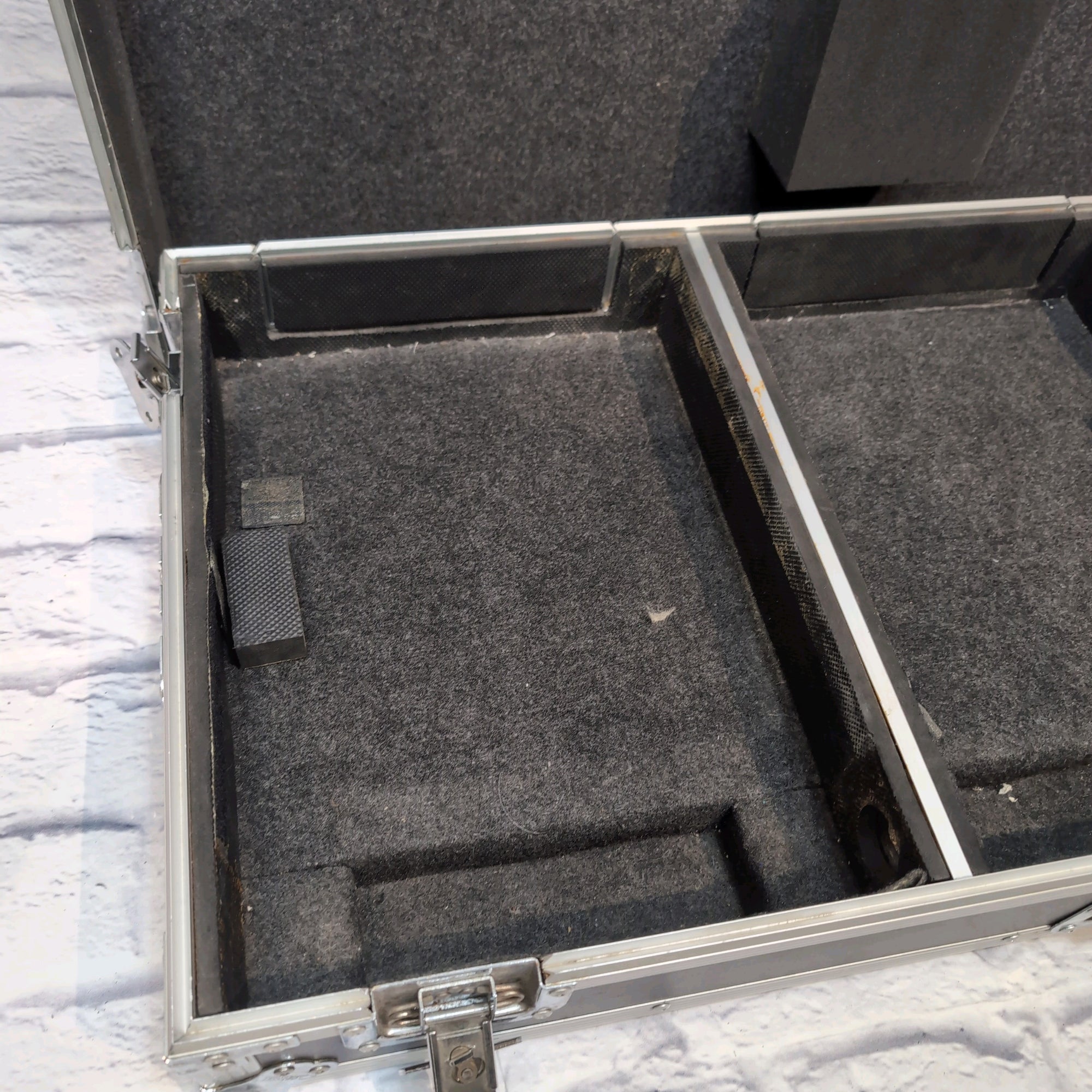 Odyssey Universal Turntable CDJ DJ Coffin Case with Wheels