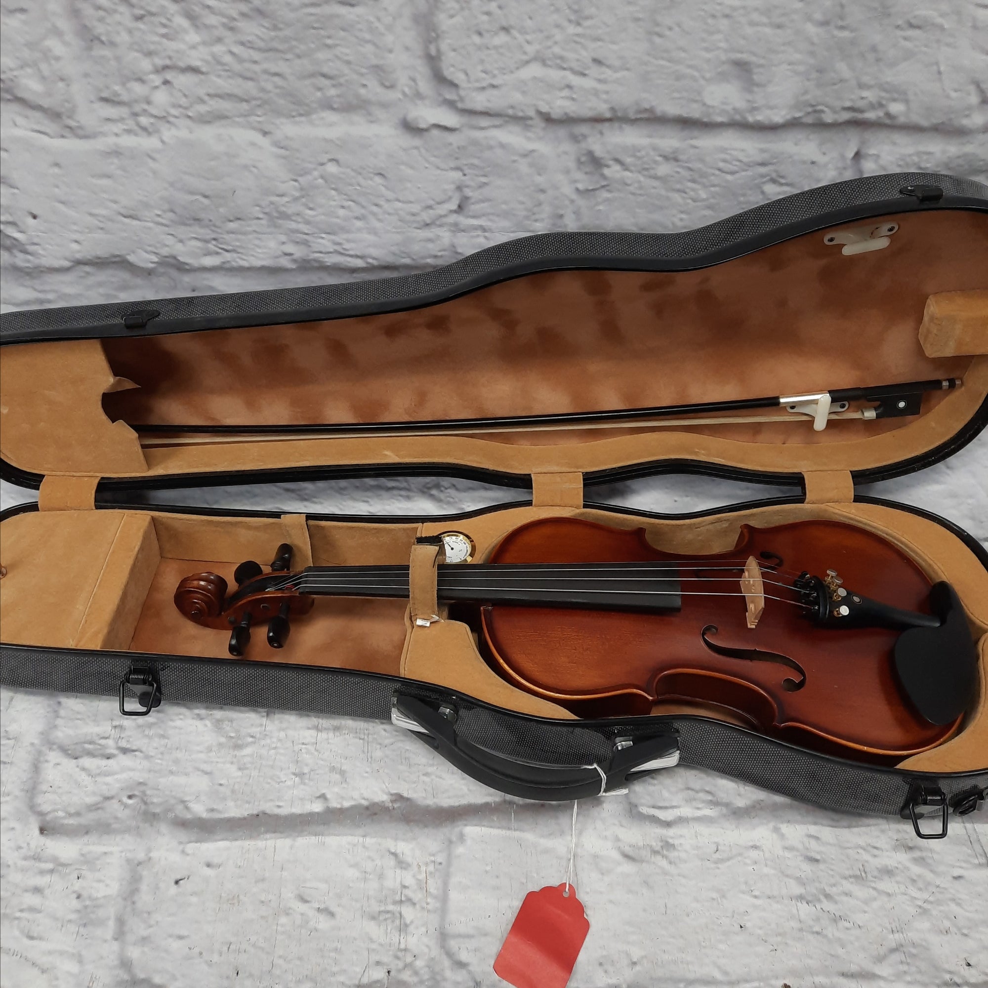 D. Baesel 4/4 Violin Outfit