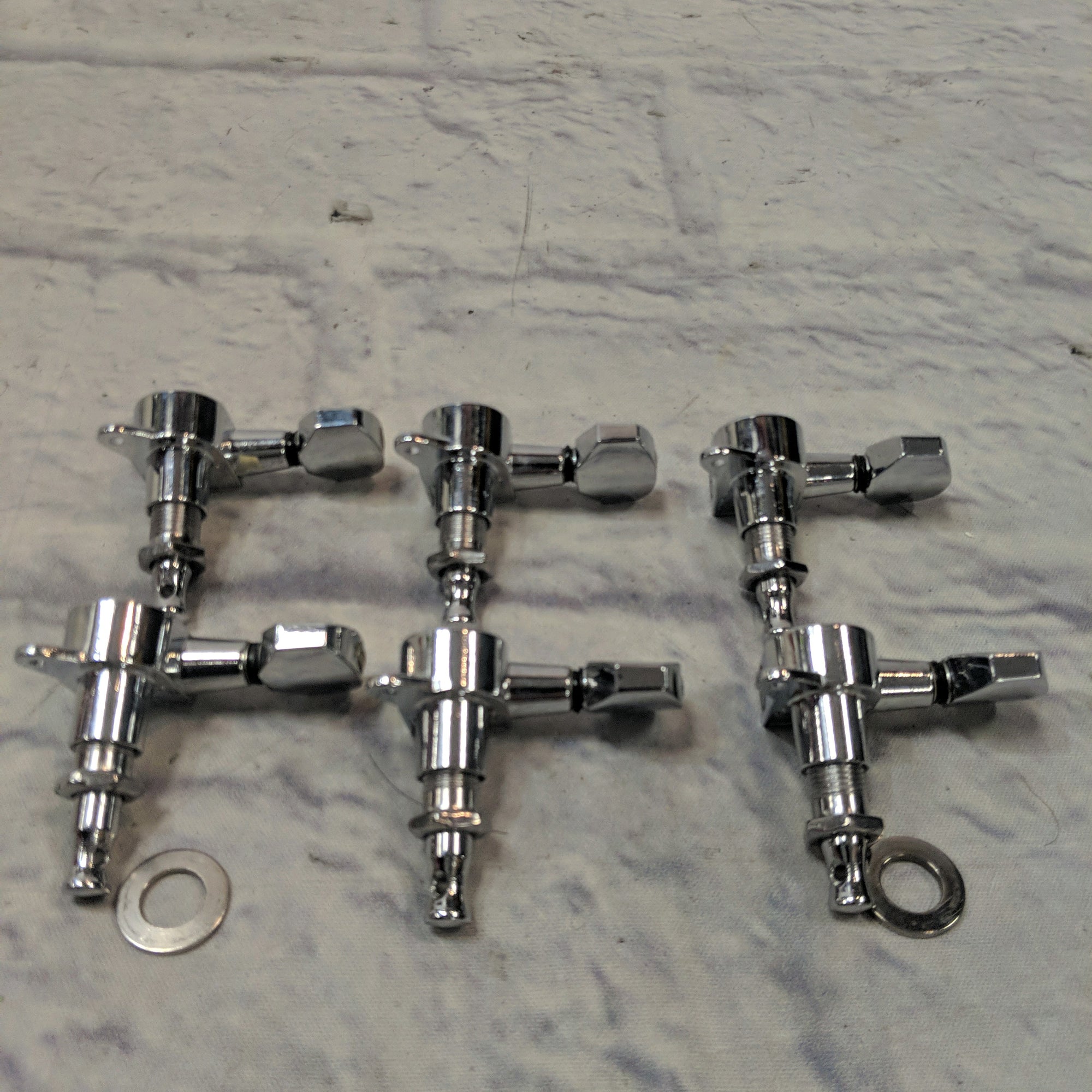 Unknown Tuners / Machine Heads Tuners