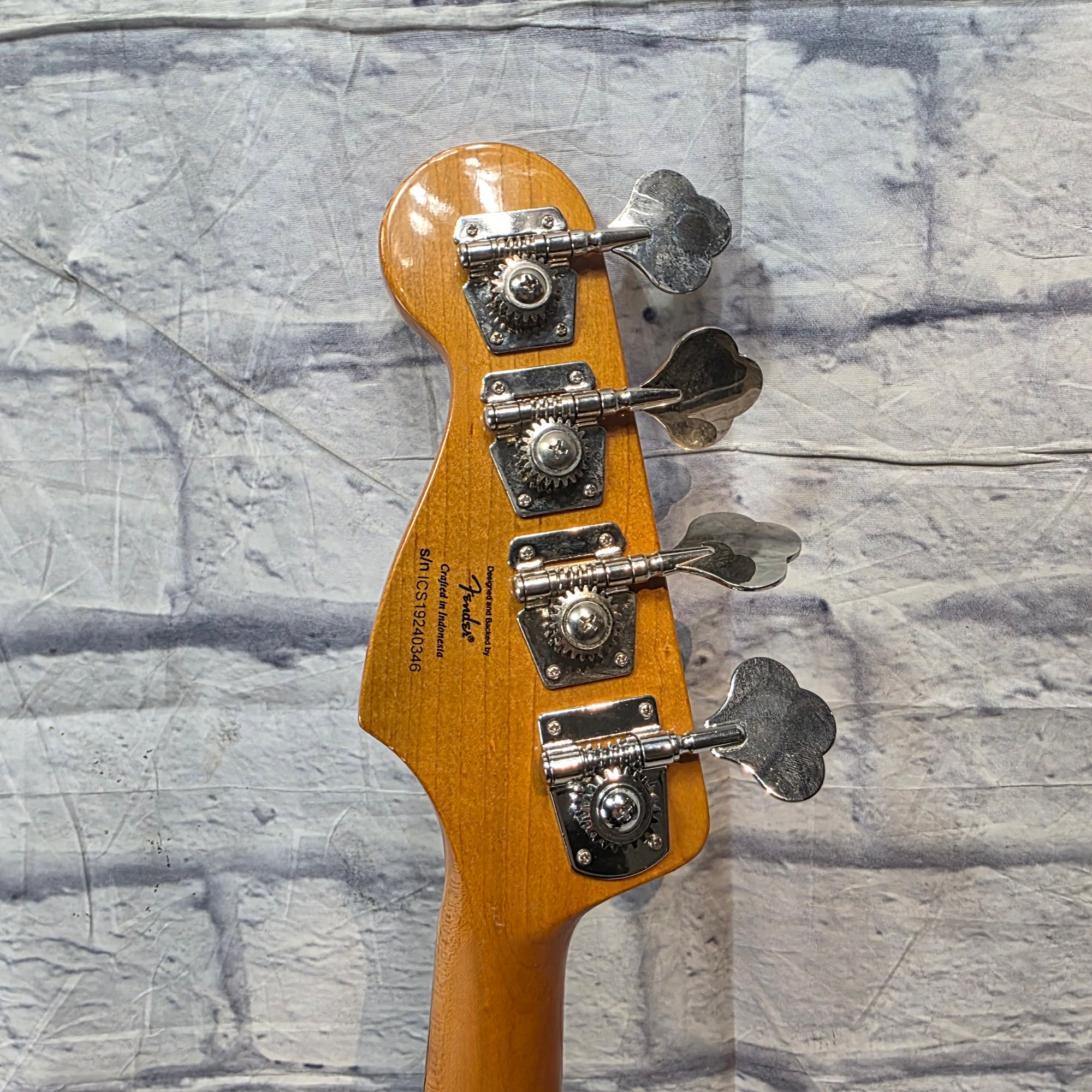 Squier 2019 Classic Vibe 60s Fretless Jazz Bass - Refinished 4 String Bass Guitar