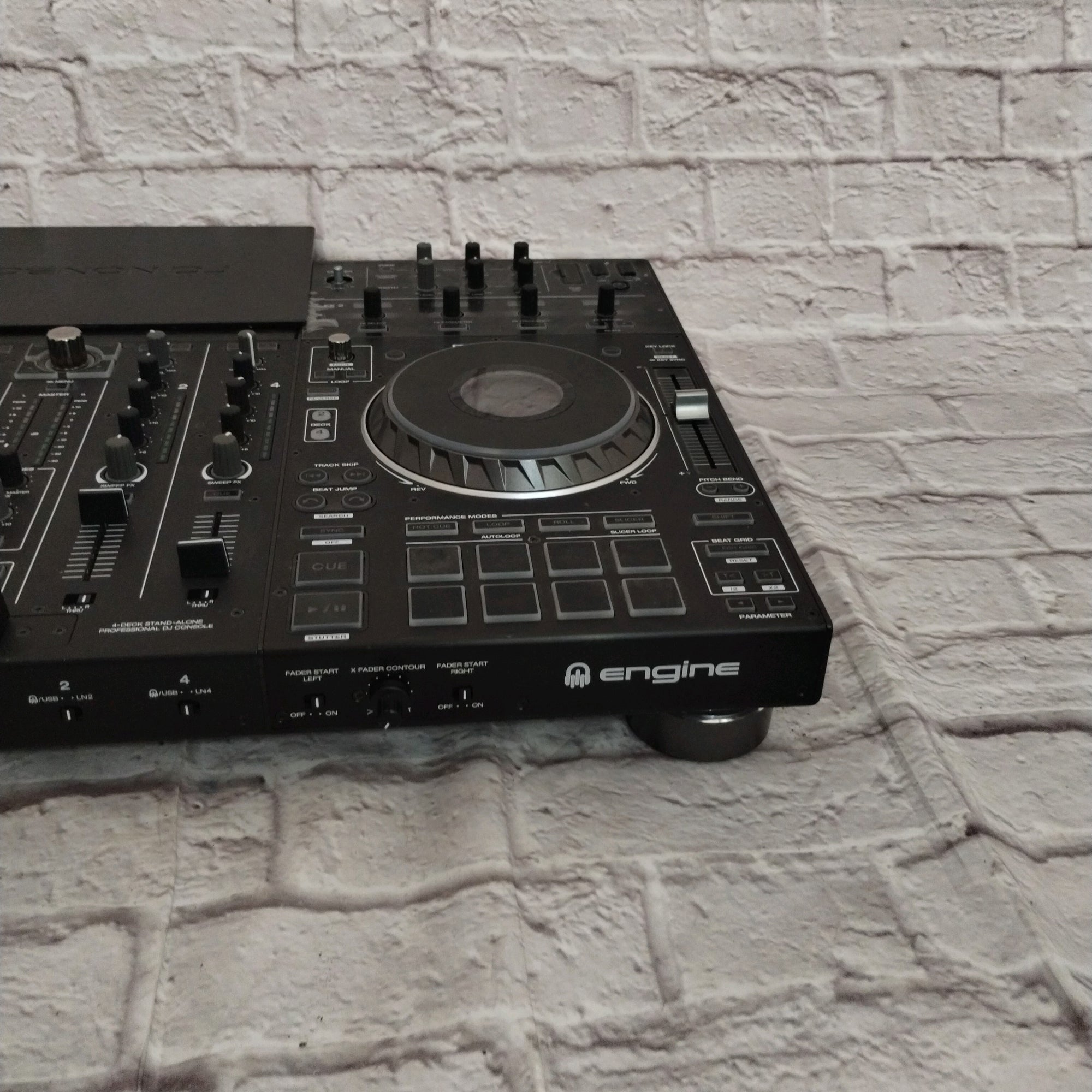 Denon DJ Prime 4 Turntable With Case