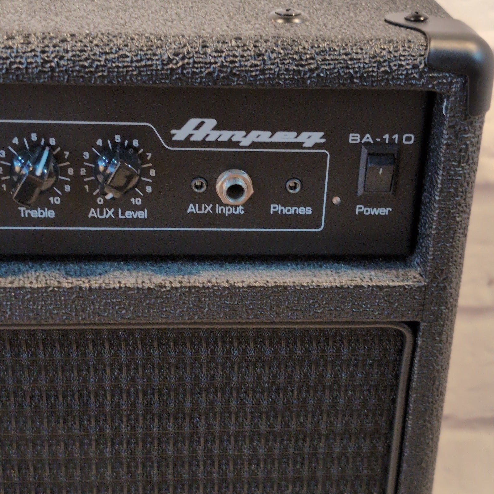Ampeg BA-110 V2 Bass Guitar Combo Amp