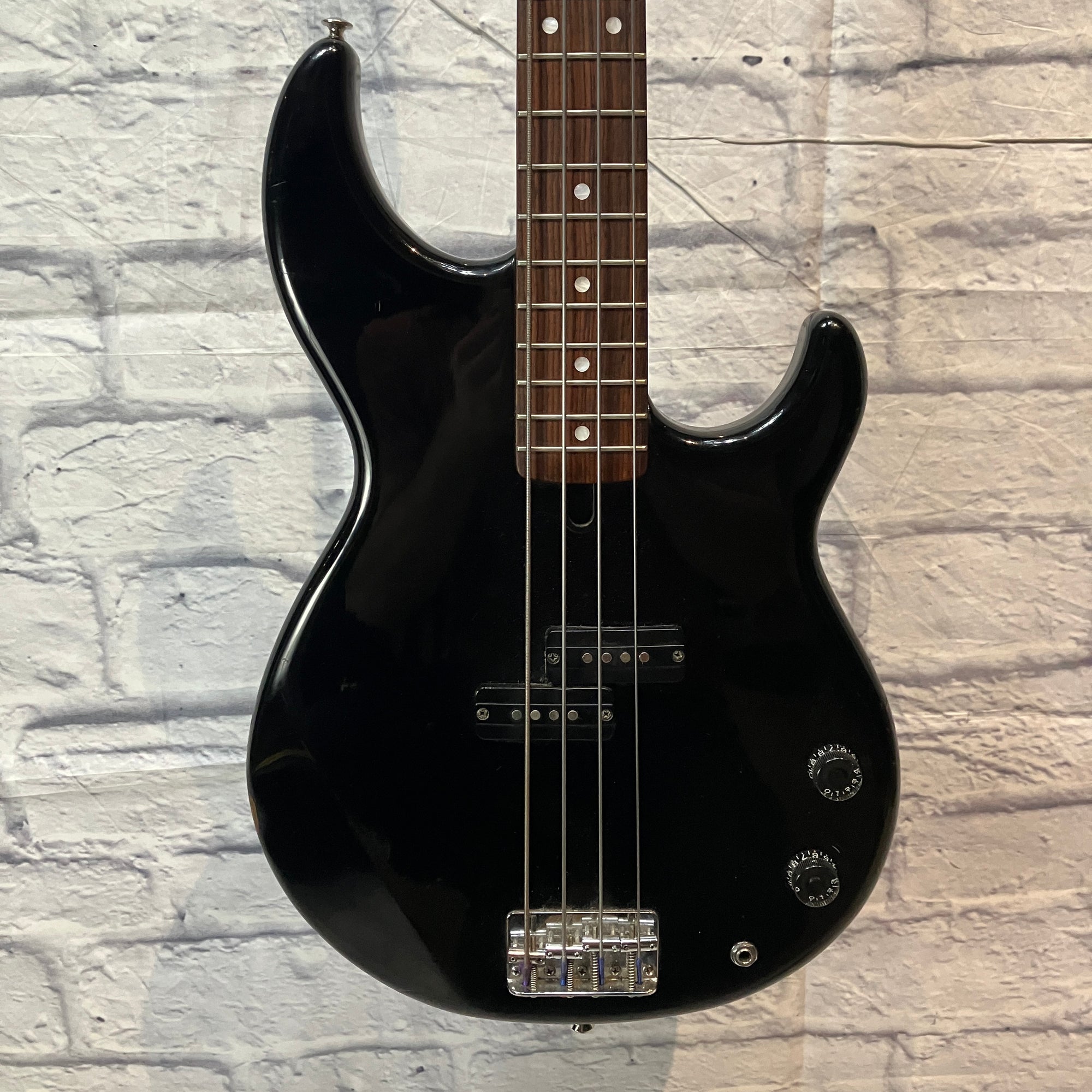 Yamaha BB 300 Bass Guitar W/Case