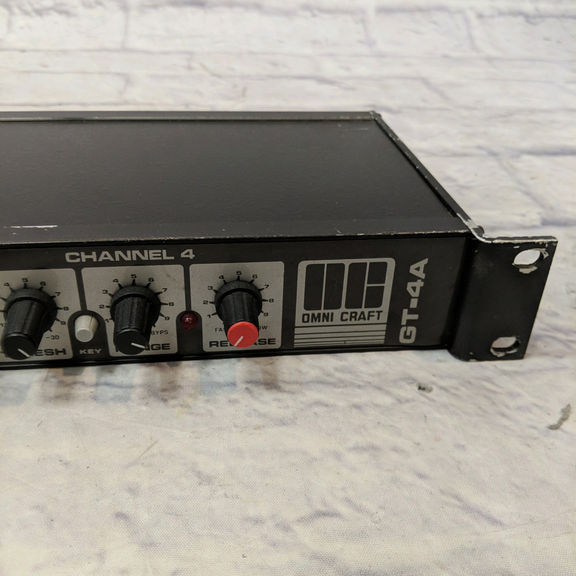 Omni Craft GT-4A Rack Mount Nose Gate
