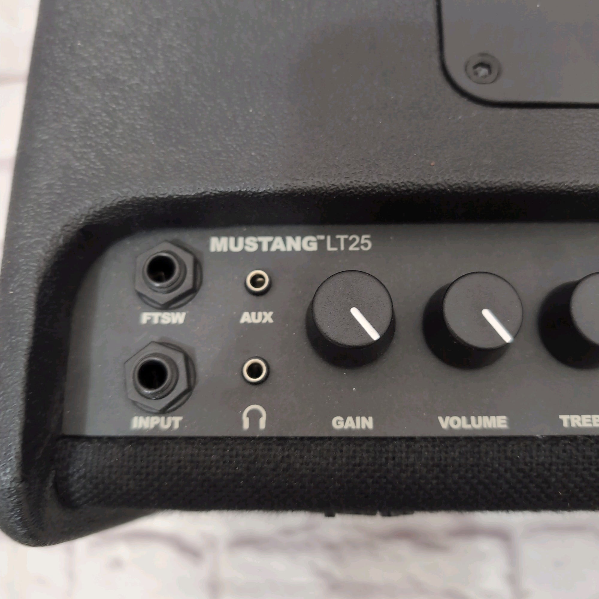 Fender Mustang LT25 25-Watt 1x8" Digital Modeling Guitar Combo Amp