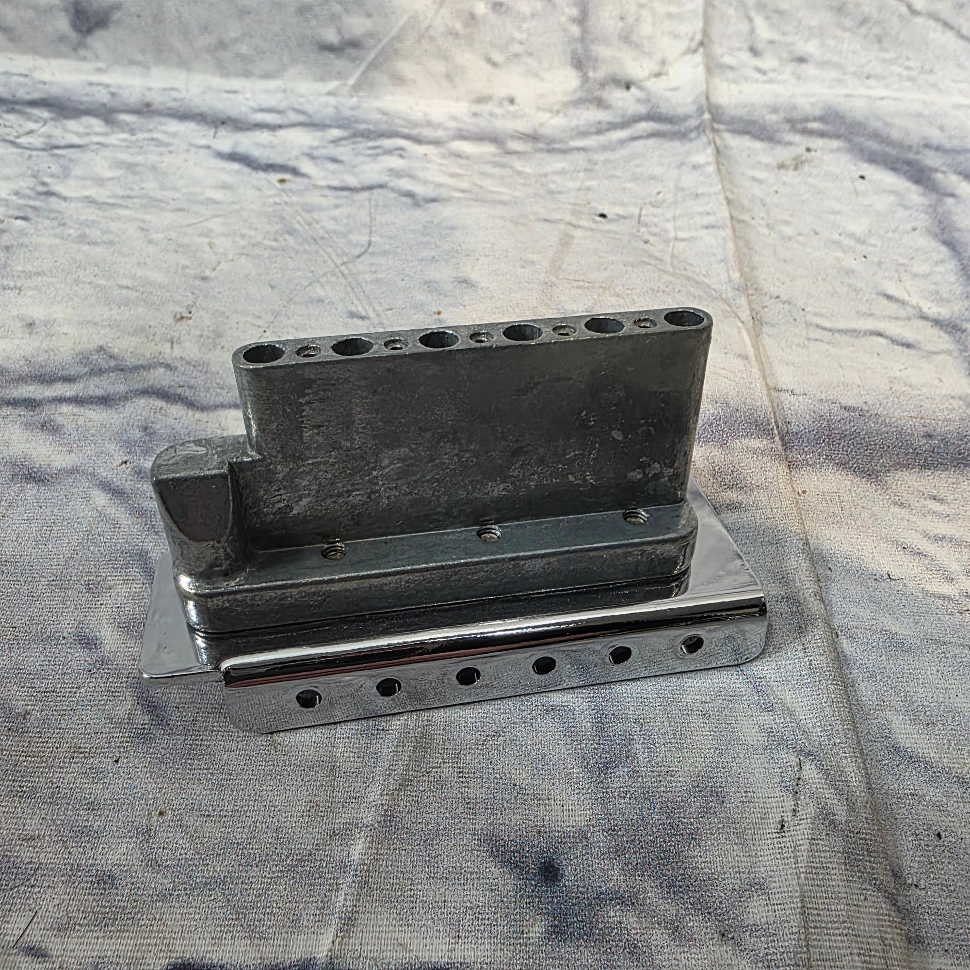 6 Screw Strat Tremolo Bridge - No Saddle Pieces