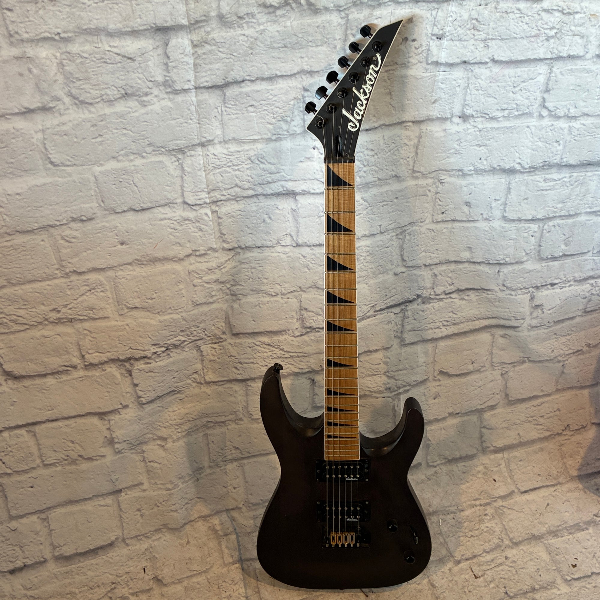 Jackson JS Series Dinky Arch Top JS24 DKAM Electric Guitar - Caramelized Maple board, Black Stain