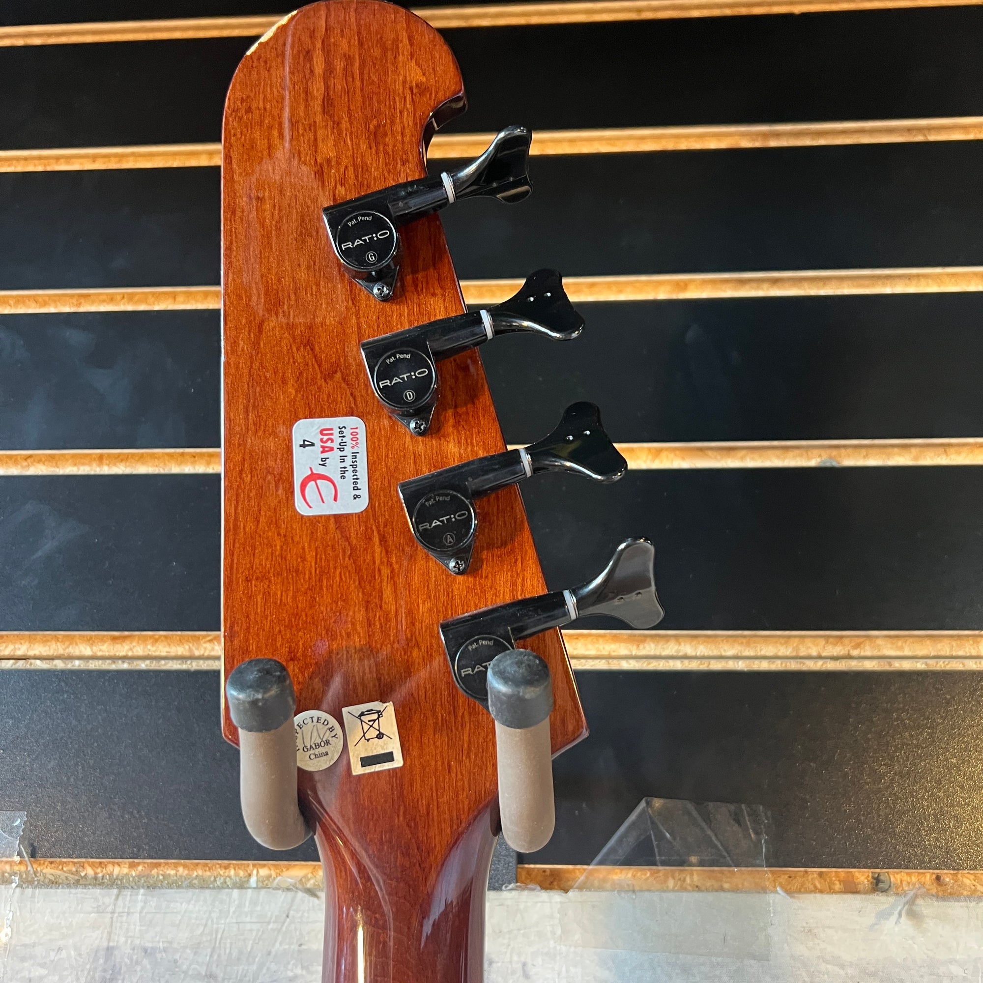 Epiphone Thunderbird 2010 4 String Bass with Hard Case