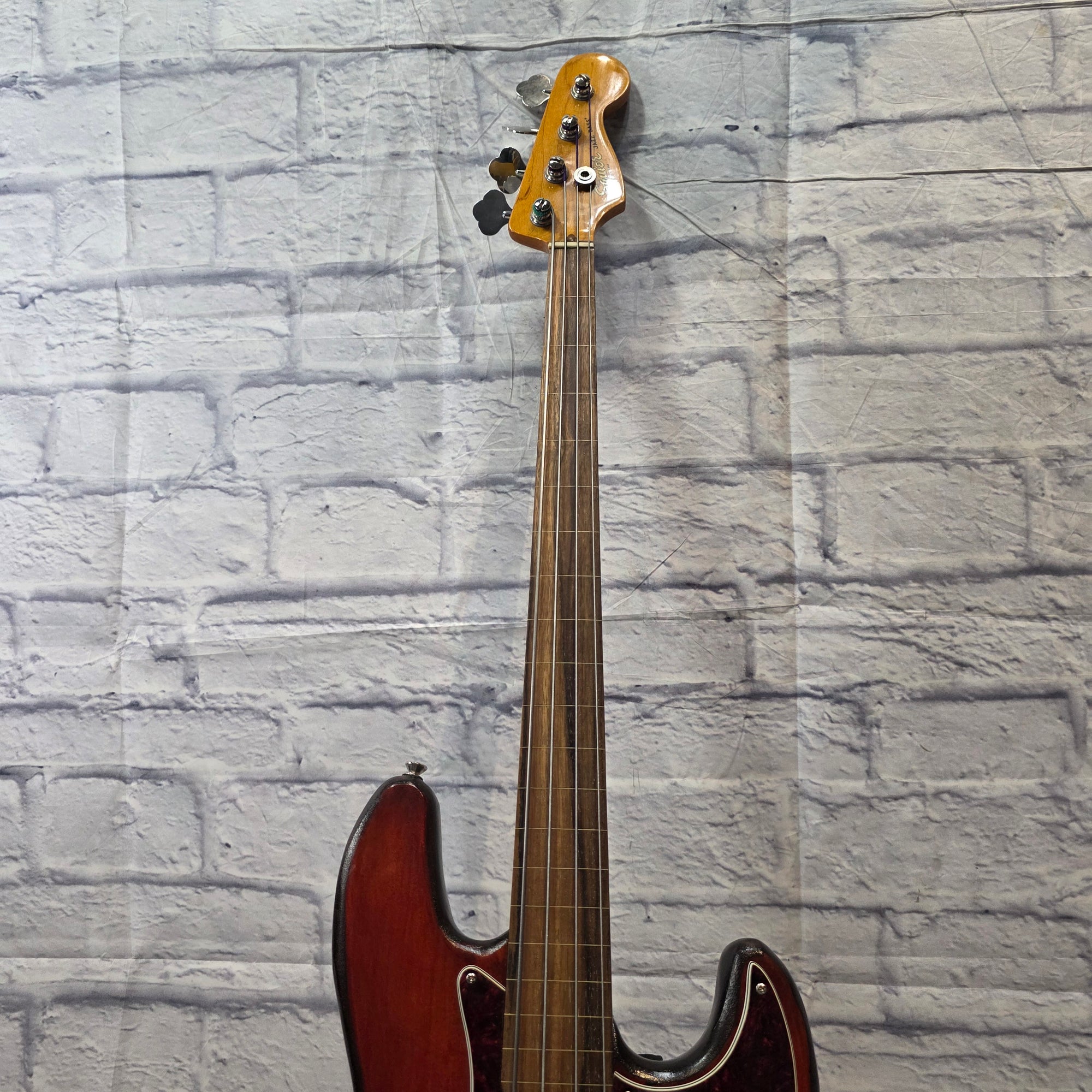 Squier 2019 Classic Vibe 60s Fretless Jazz Bass - Refinished 4 String Bass Guitar