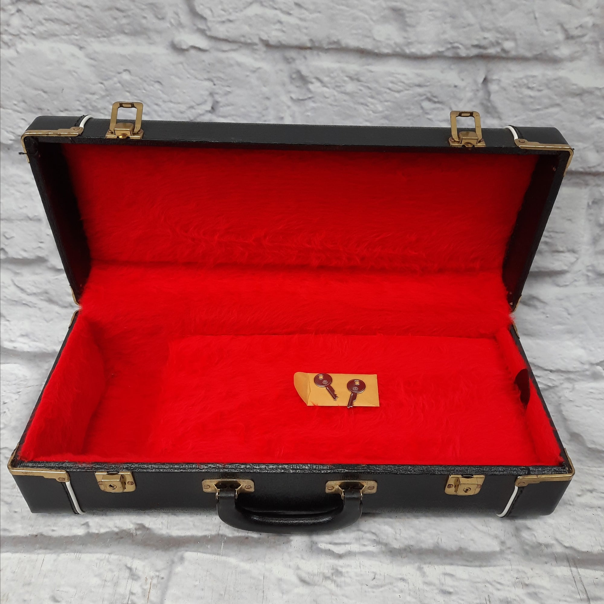 Cornet Case w/Red Interior 18" x 7"