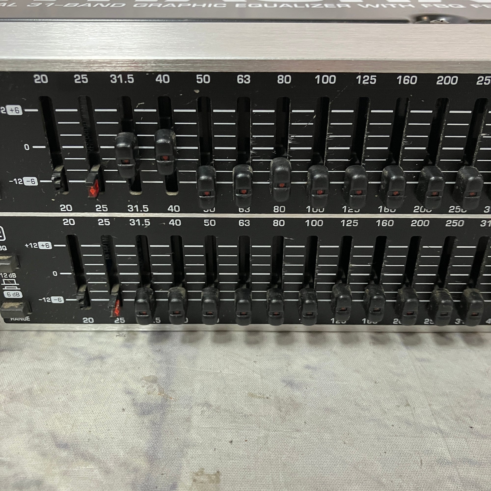 Behringer Ultragraph Pro Rack EQ