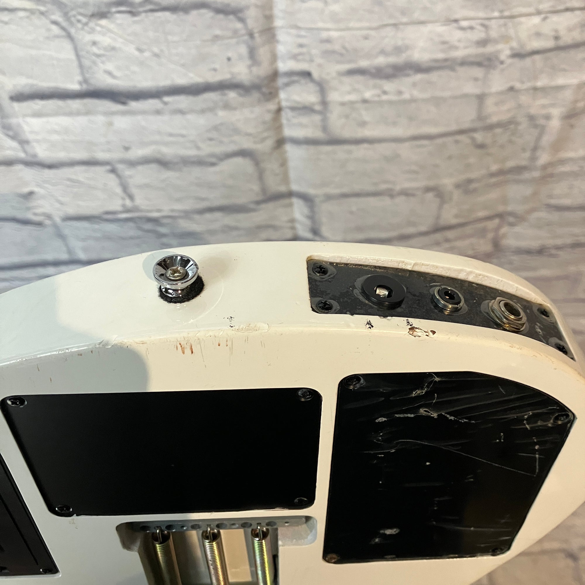 C&G Thunder EFB1 Electric Guitar - White