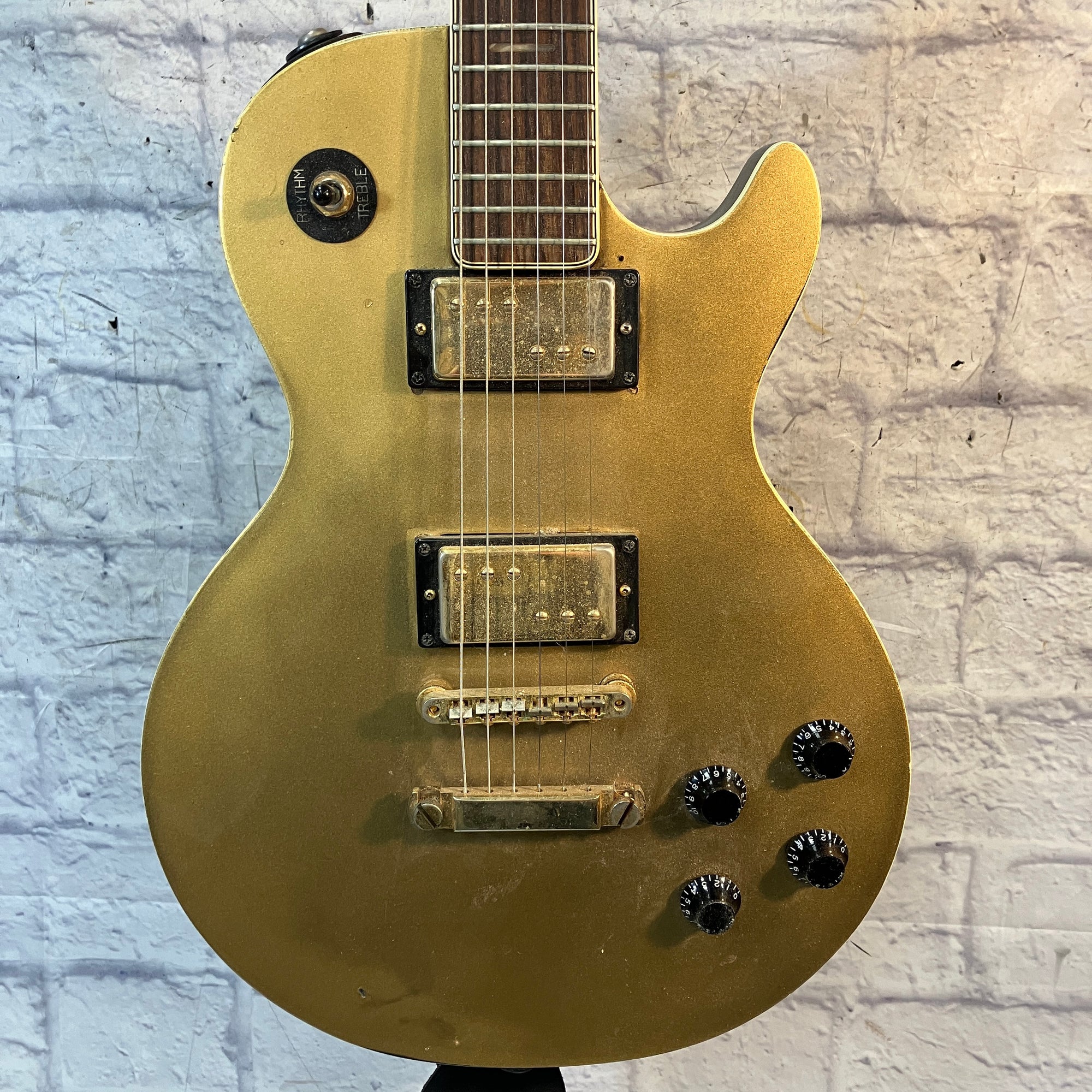 Univox Les Paul Styled Gold Custom (With Bag) - Evolution Music