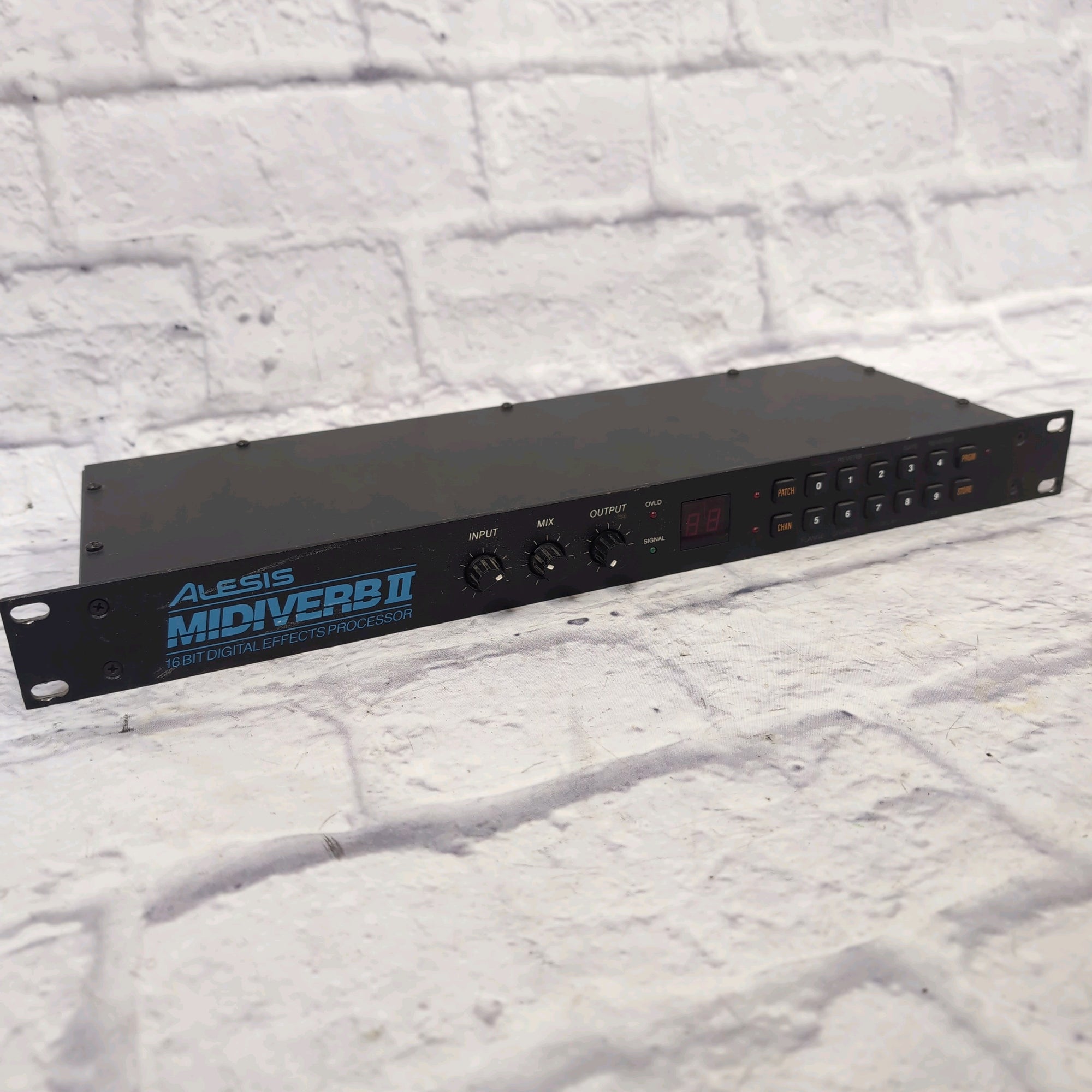 Alesis Reverb Rack Alesis Midiverb II Rack Digital Effects Processor - Evolution Music