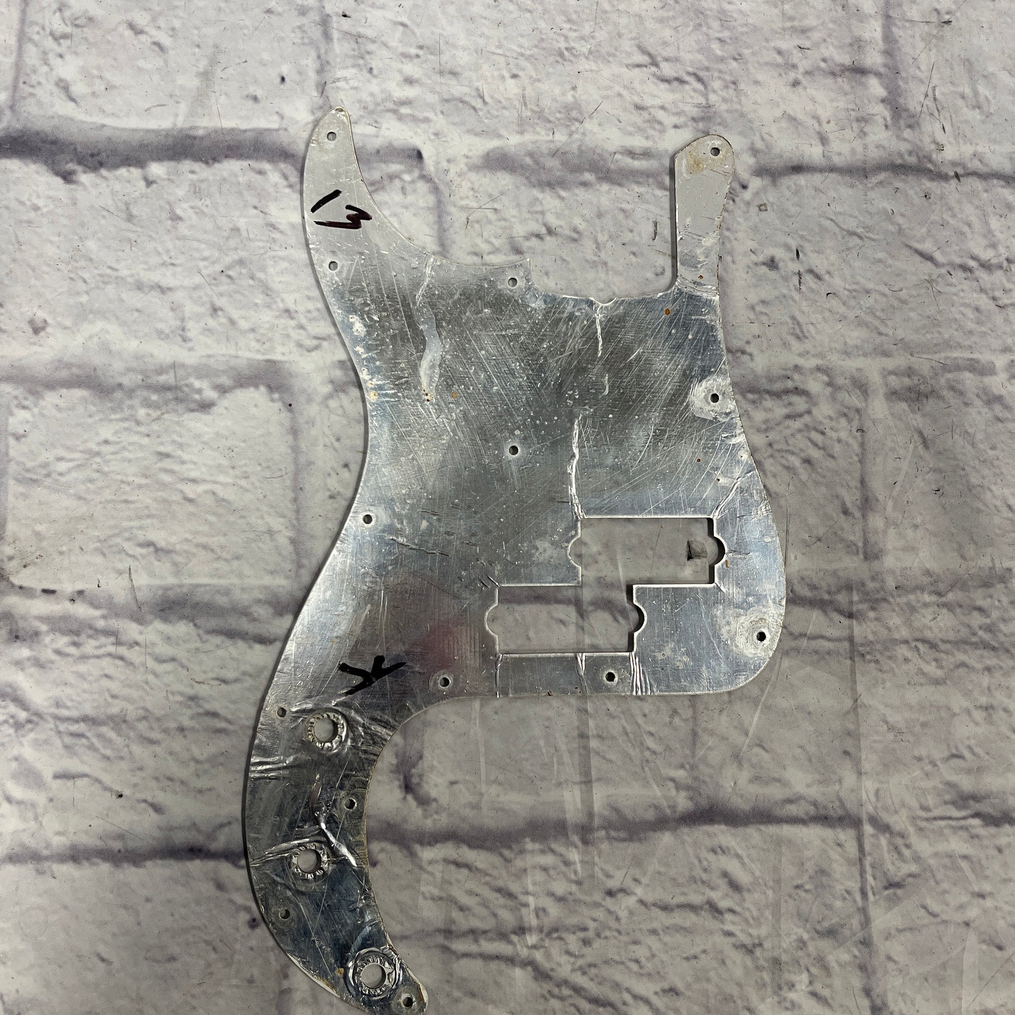 FENDER P BASS PICKGUARD