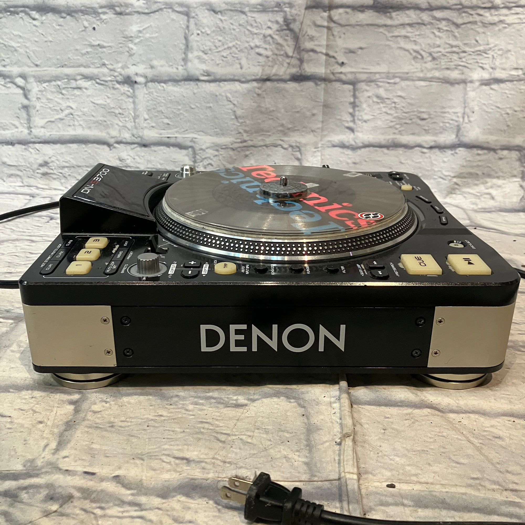 Denon DN-S3700 CDJ / DJ Turntable
