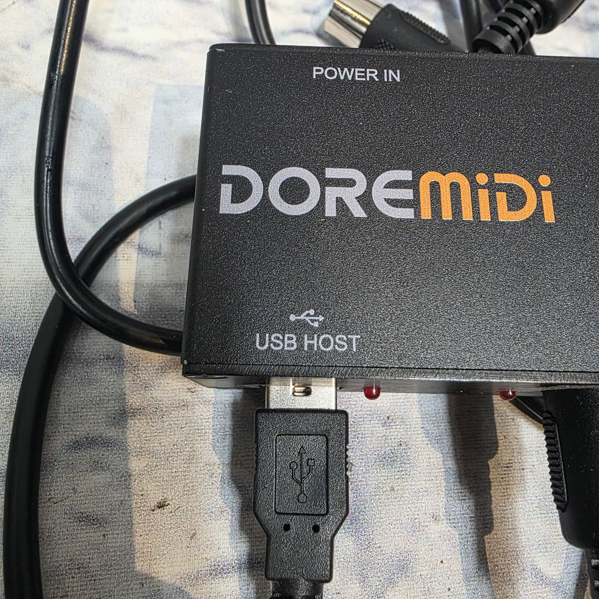 DoreMiDi USB MIDI Host With Midi Cables Controller