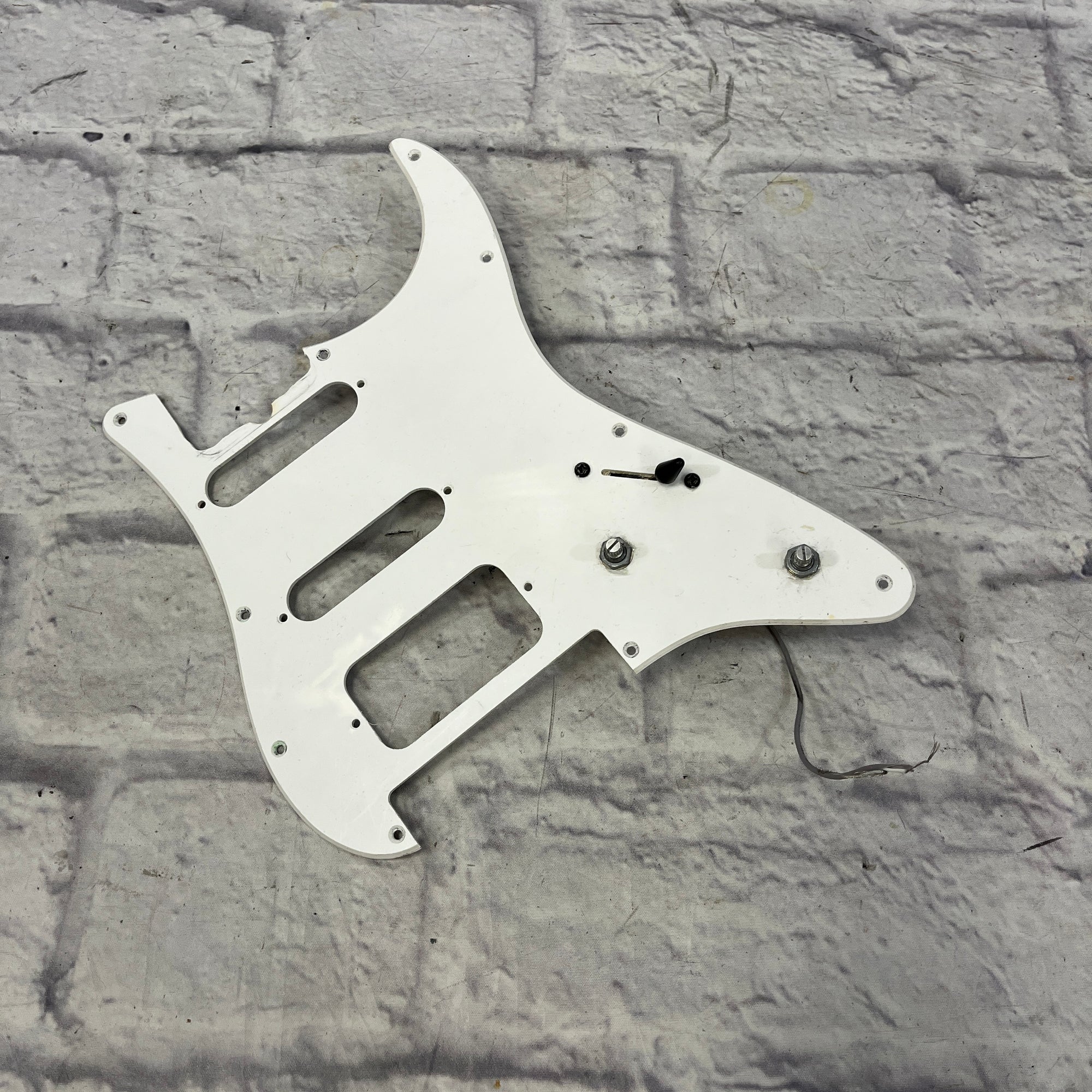 Unknown White Strat Pickguard HSS w/ Pots & Switche