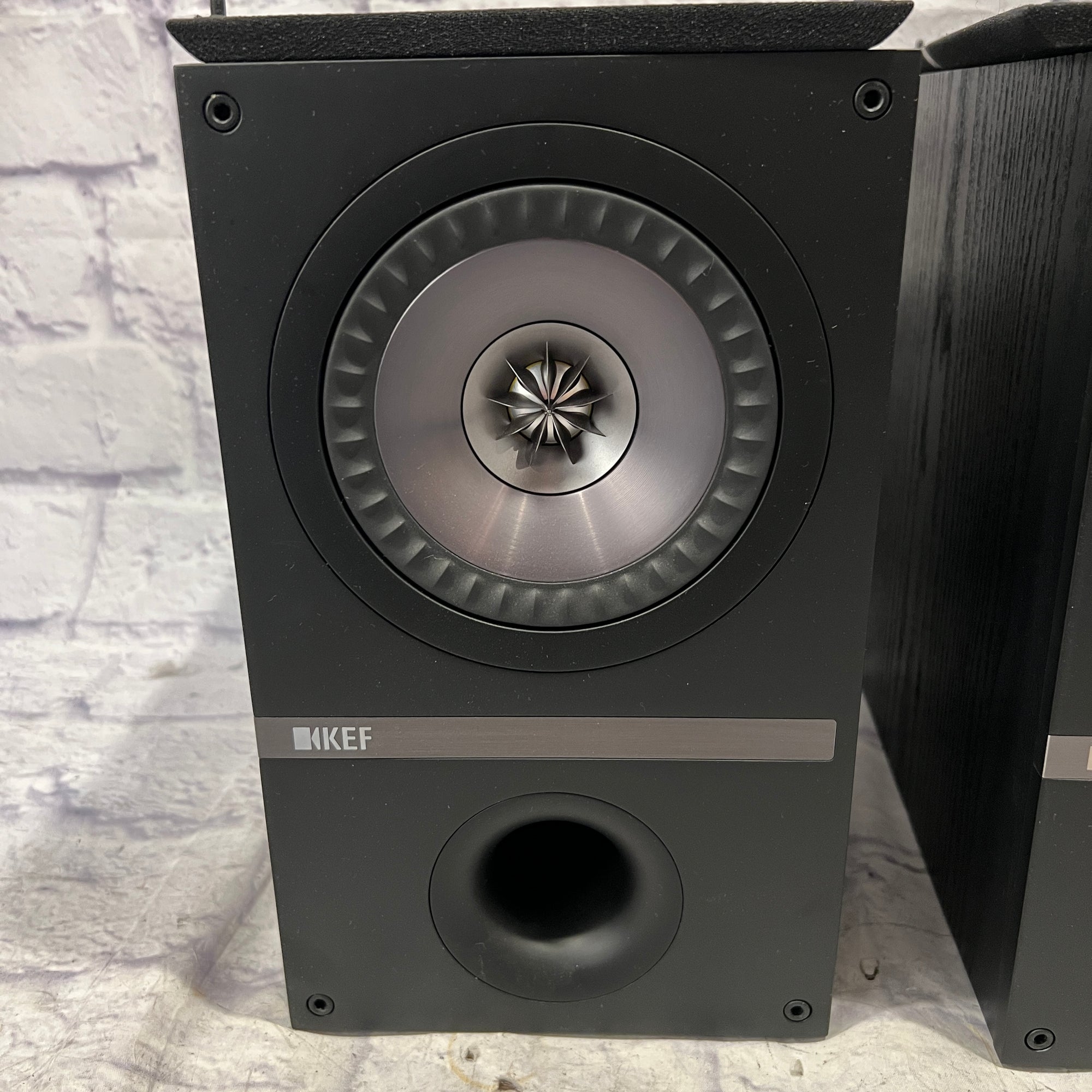 KEF Q100 100-Watt Bookshelf Speakers