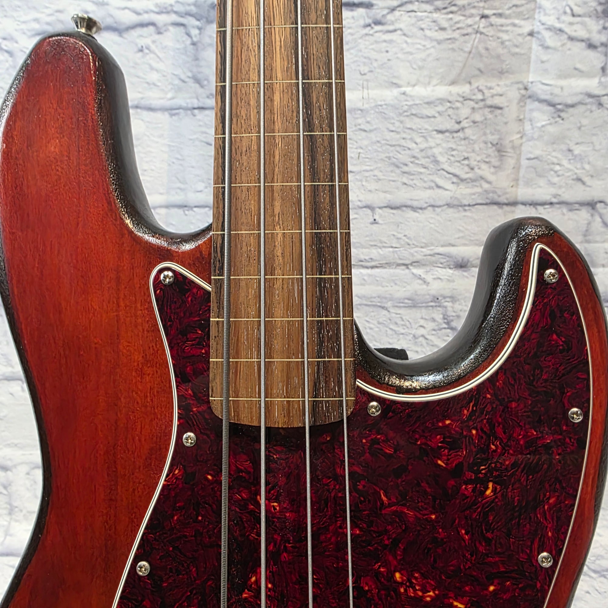 Squier 2019 Classic Vibe 60s Fretless Jazz Bass - Refinished 4 String Bass Guitar