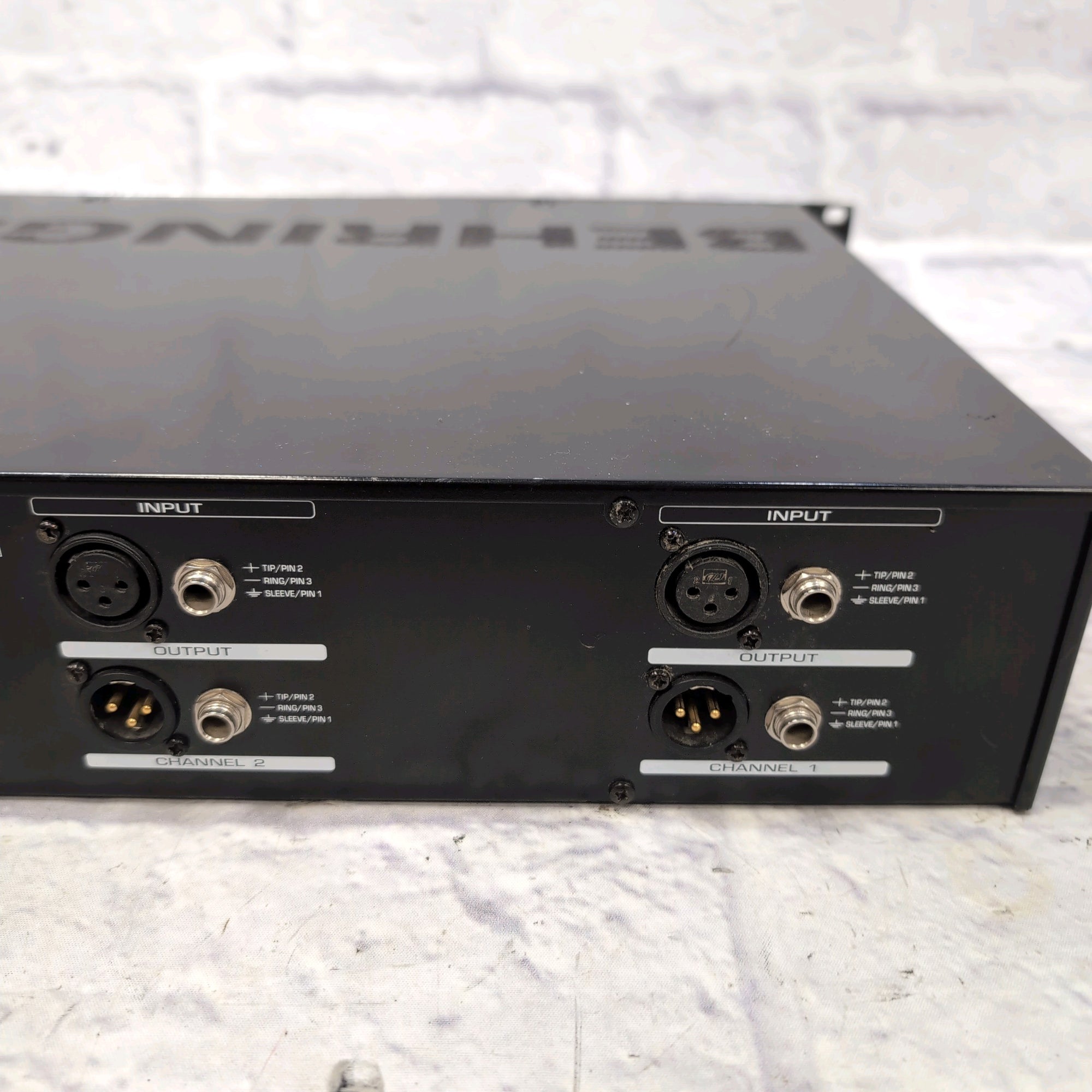 Behringer Tube Ultragrain T1953 - Microphone/Line Preamplifier