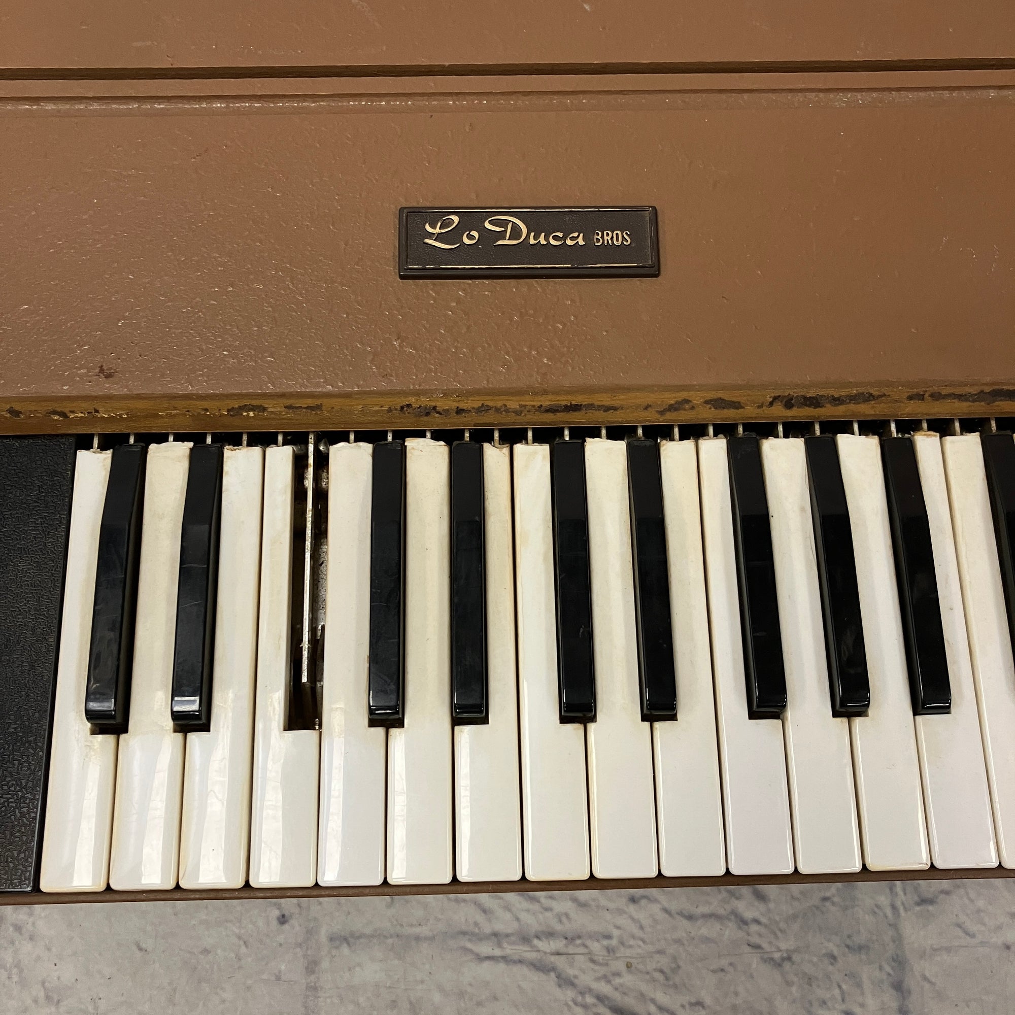 Lo Duca Vintage Wooden Reed Chord Organ