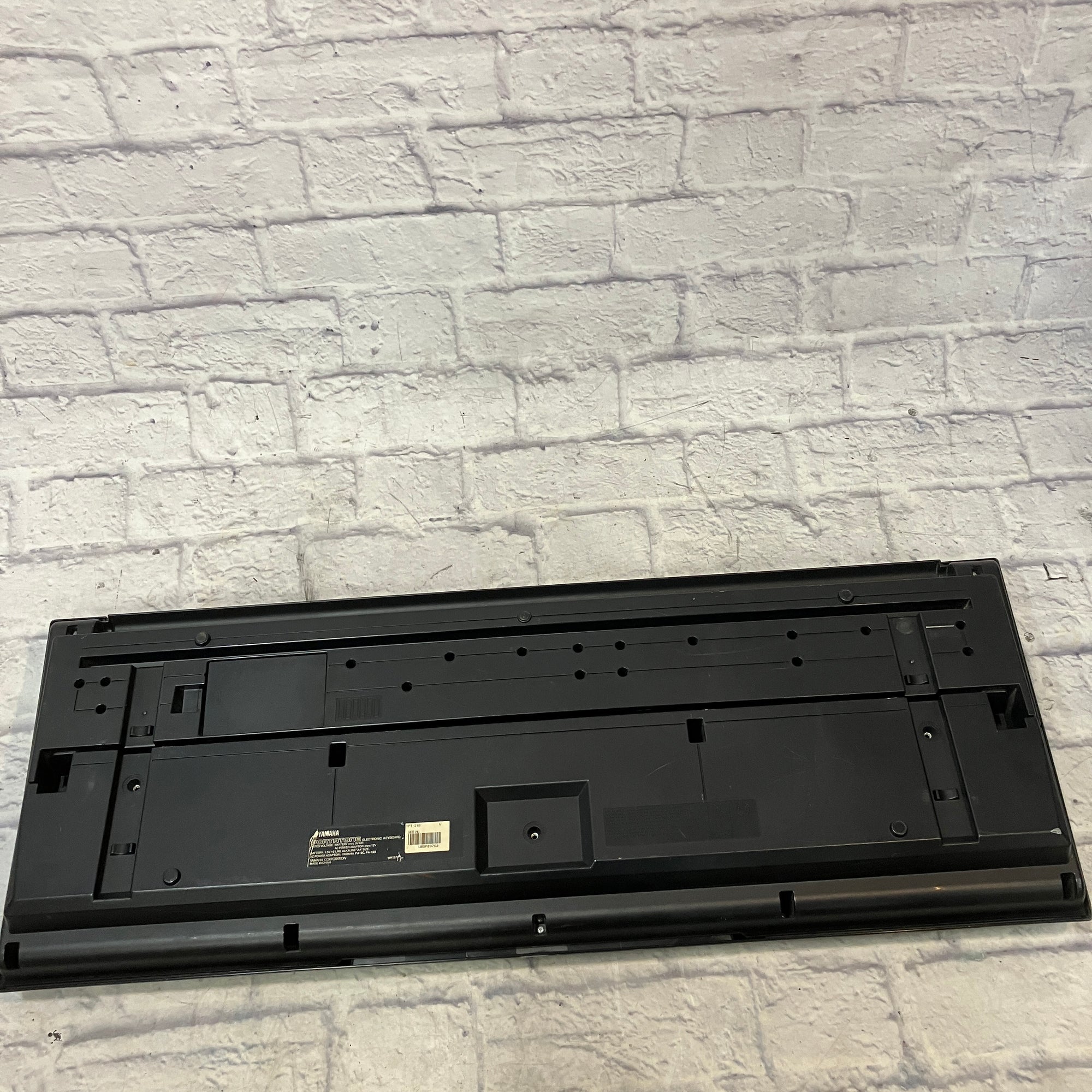 Yamaha Portatone YPT-210 Electronic Keyboard