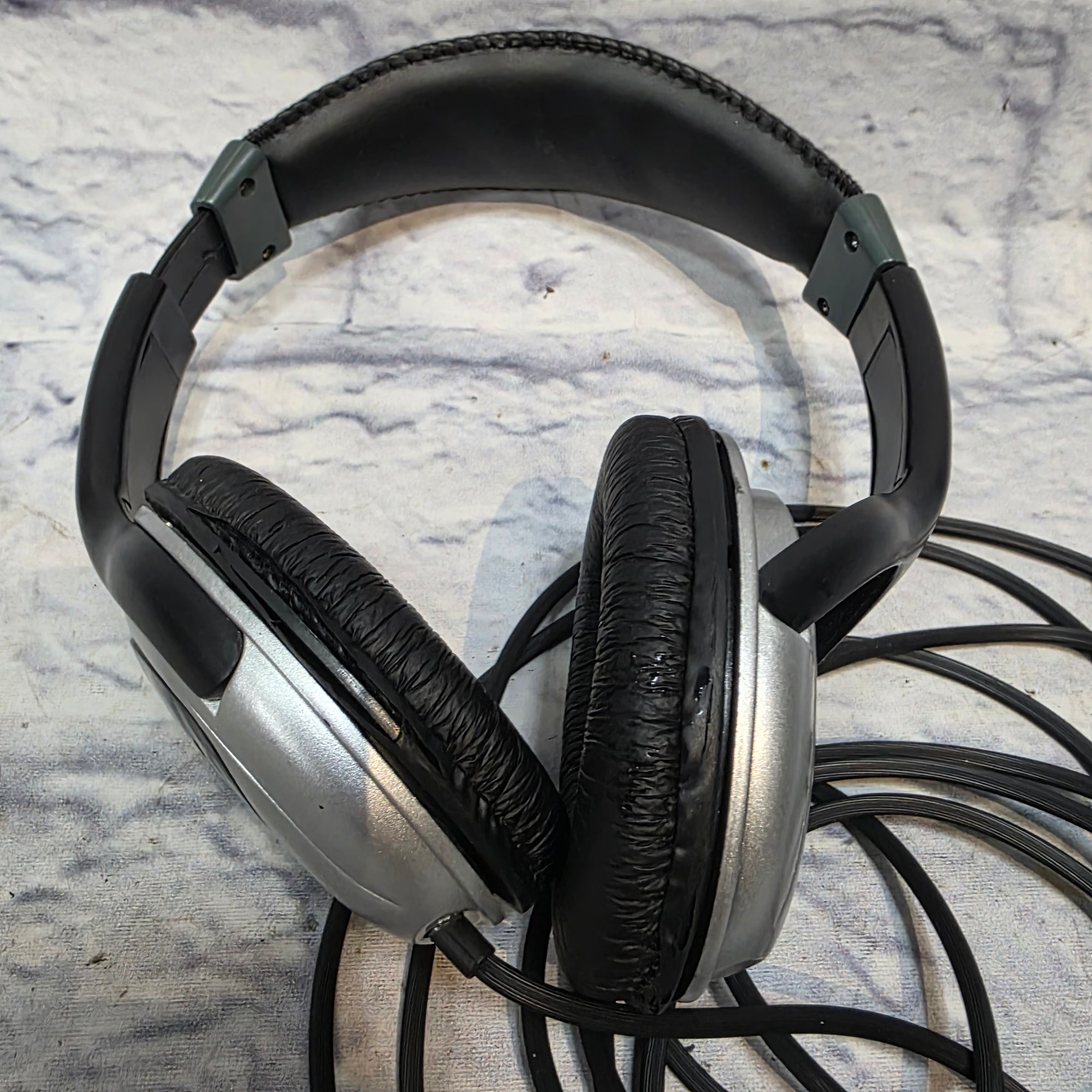 gear4music  With 10 Foot Cable Studio Headphones (not functioning: AS IS)