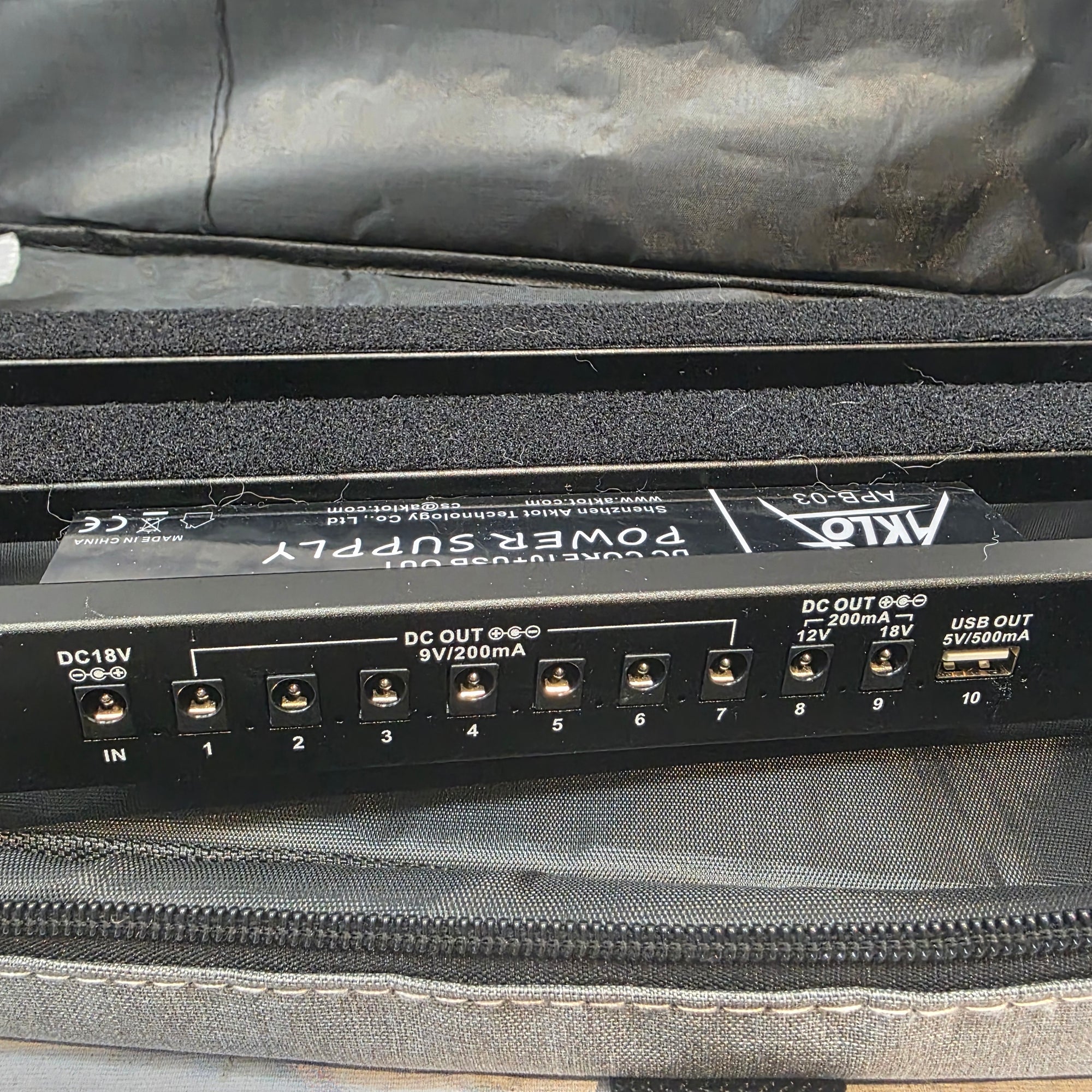 Aklot APB-03 Pedalboard 19" x 5" w/ Power Supply and 9v Cables