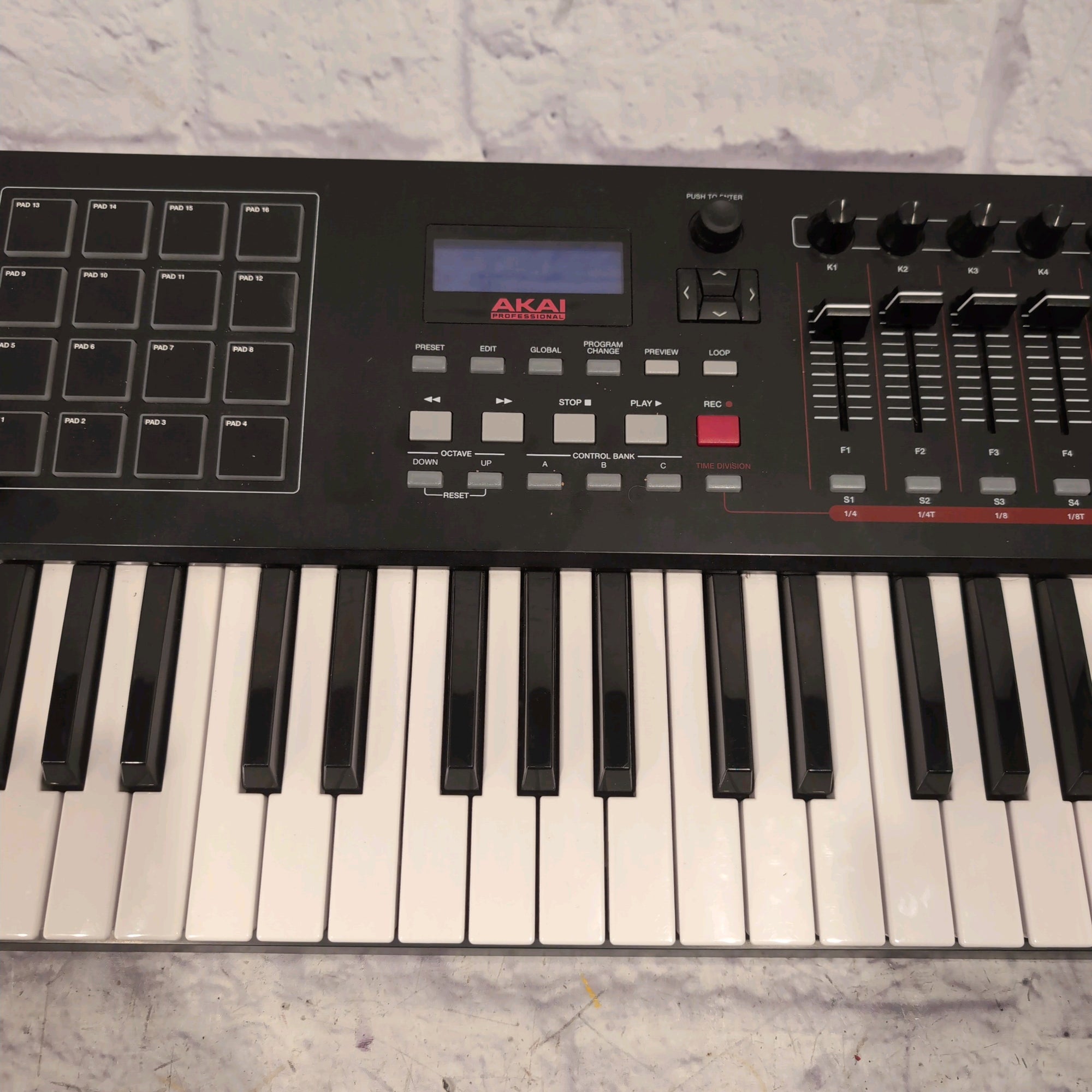 Akai MPK261 Midi Controller Keyboard
