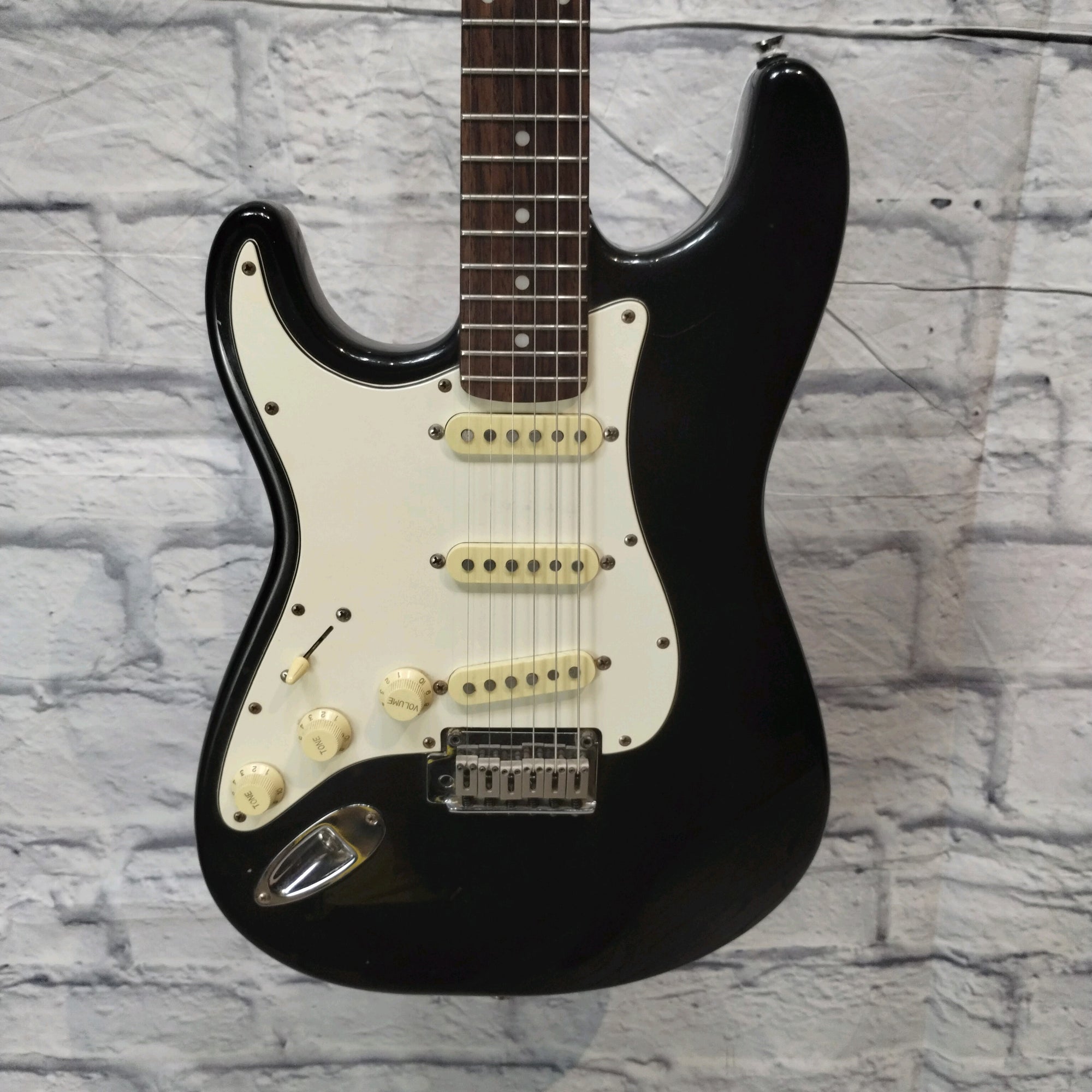レフティ Squier Standard Stratocaster Squier Standard Stratocaster Antique Burst LEFTY – Chicago Music