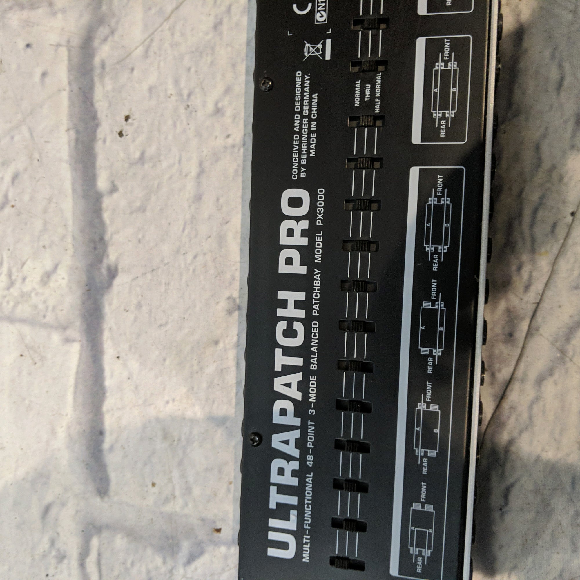 Behringer Ultrapatch Pro PX3000 Rack Patchbay