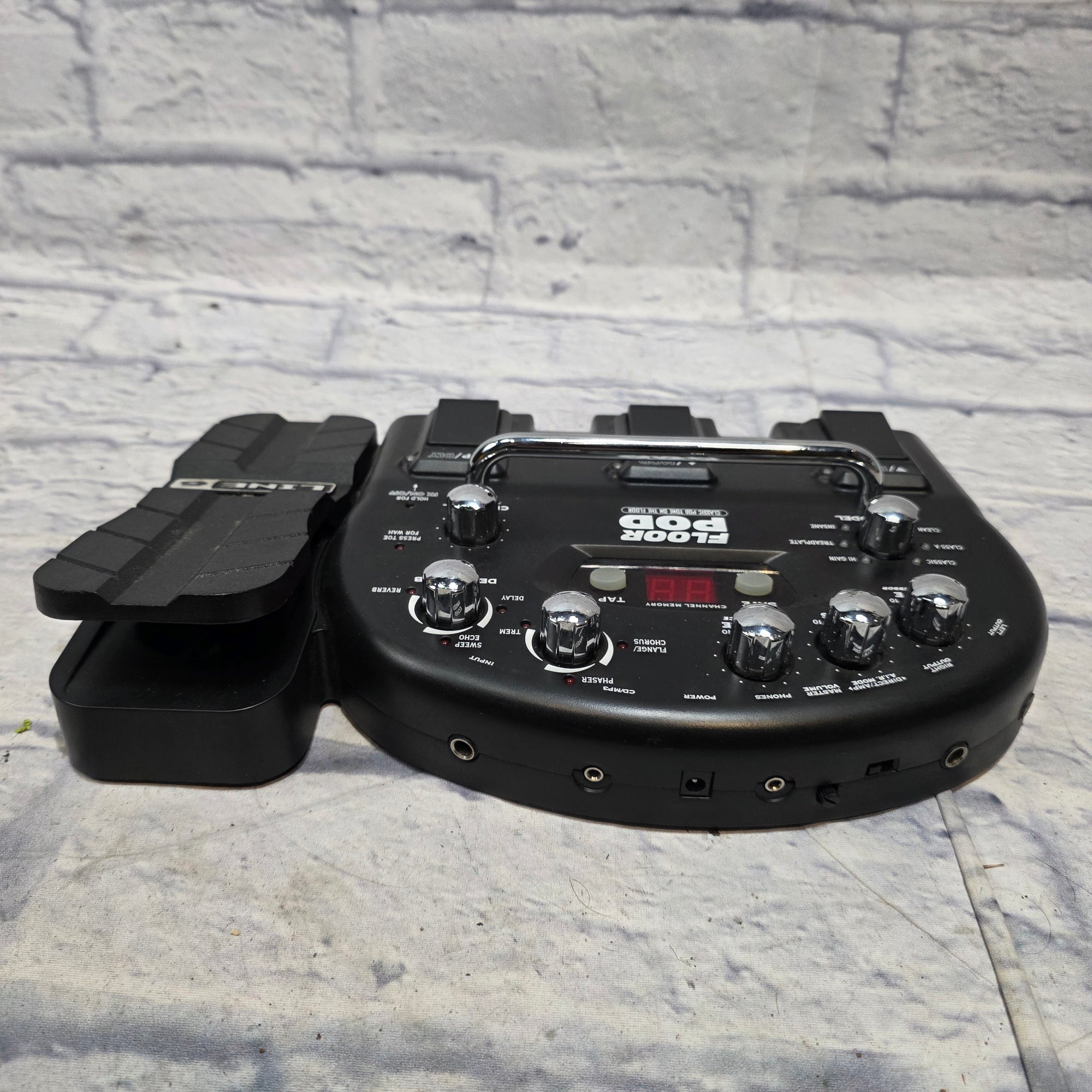 Line 6 Floor Pod Effects Pedal - no power supply