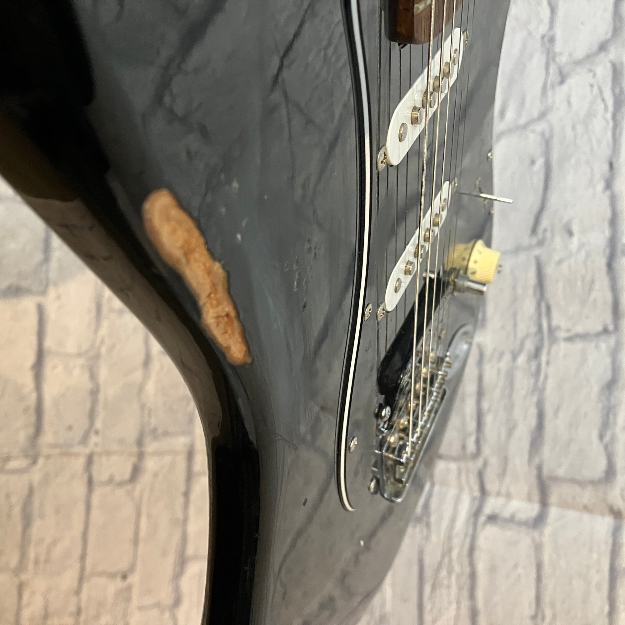 Squier Stratocaster w/ Duncan Bridge H Pickup - Black Electric Guitar