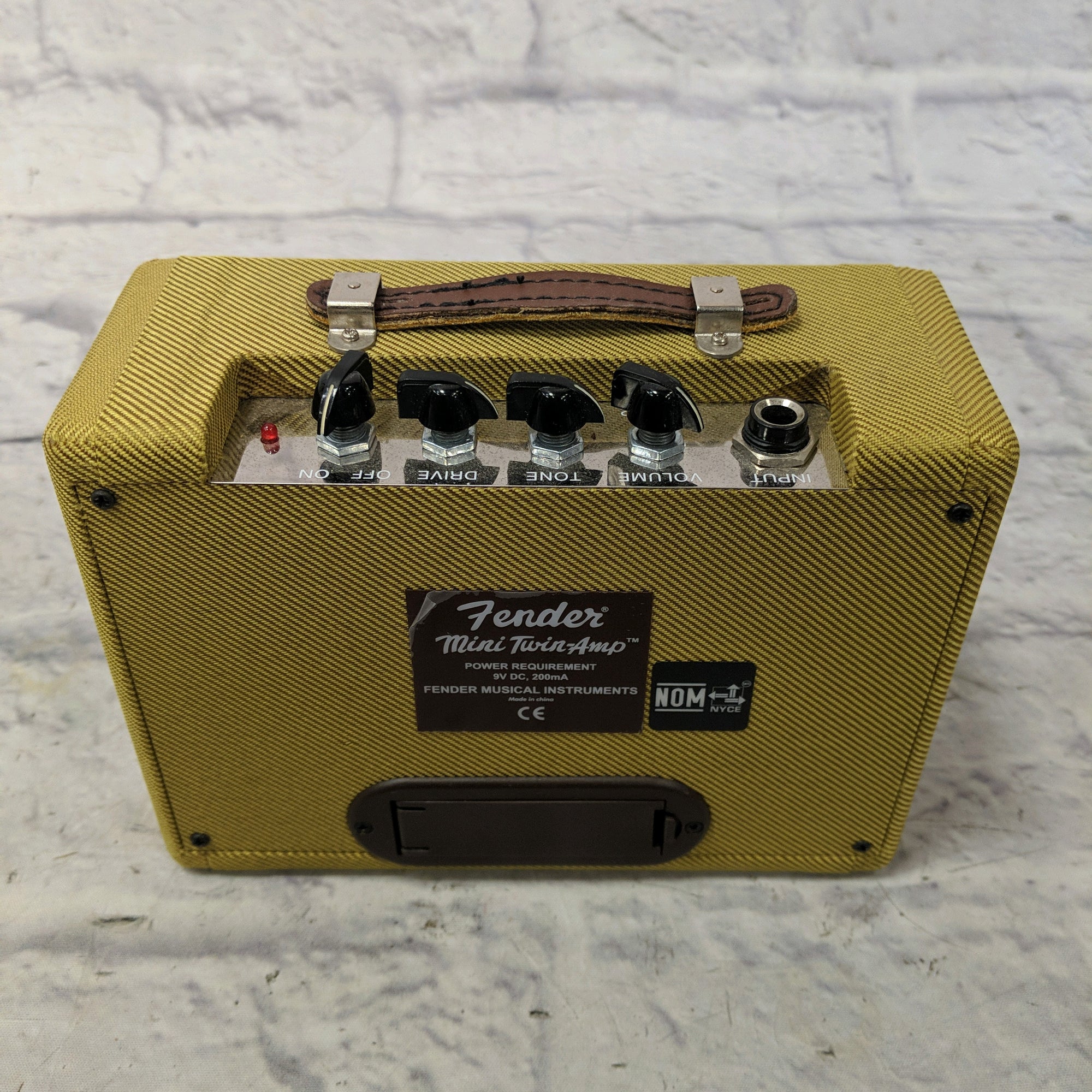 Fender Mini 57 Twin Amp null