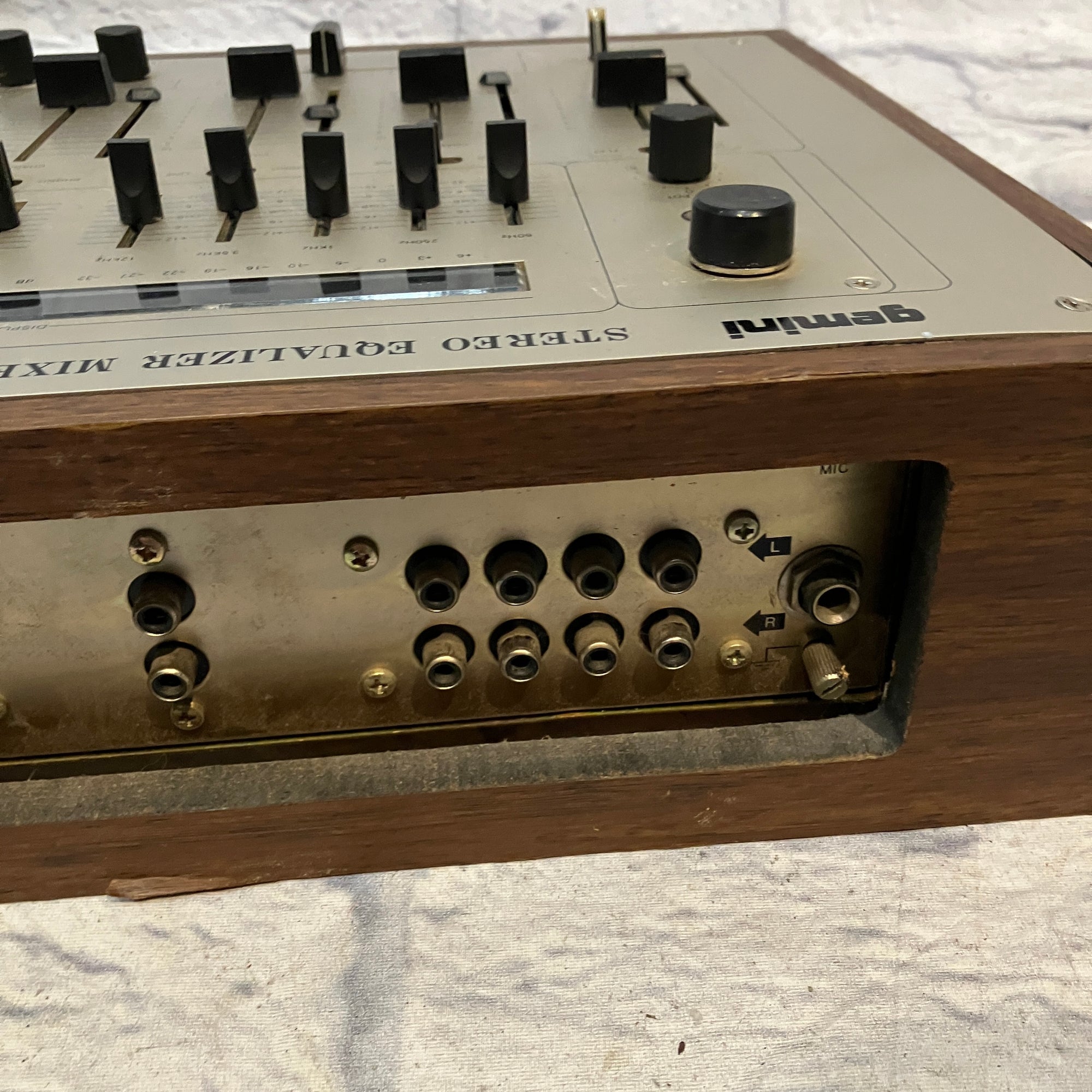 Gemini MX-9900 Stereo Equalizer Mixer with Echo