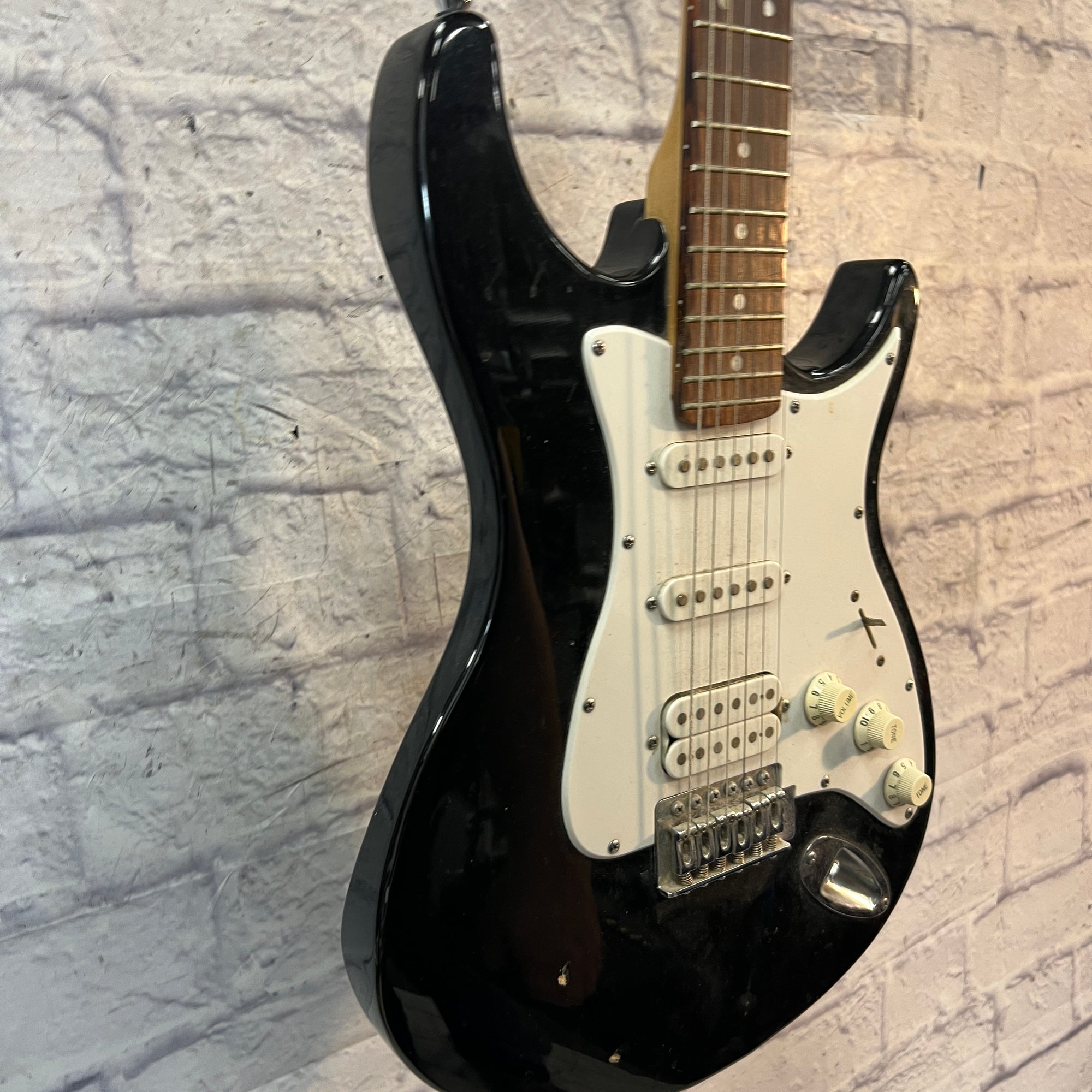 Behringer El Toro Strat Style Black