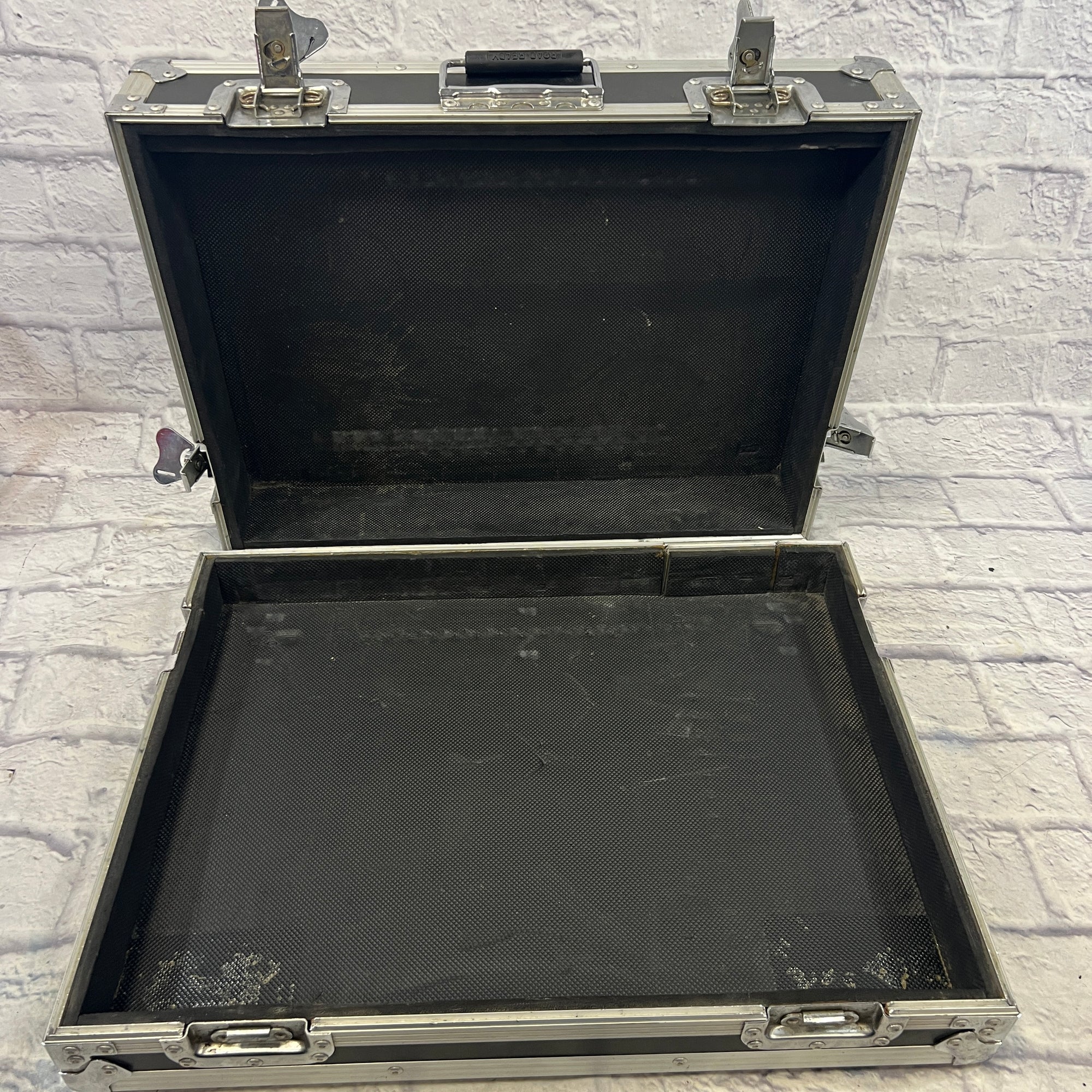 Road Ready 16 Channel Mixer Case 23.5x18x6.75