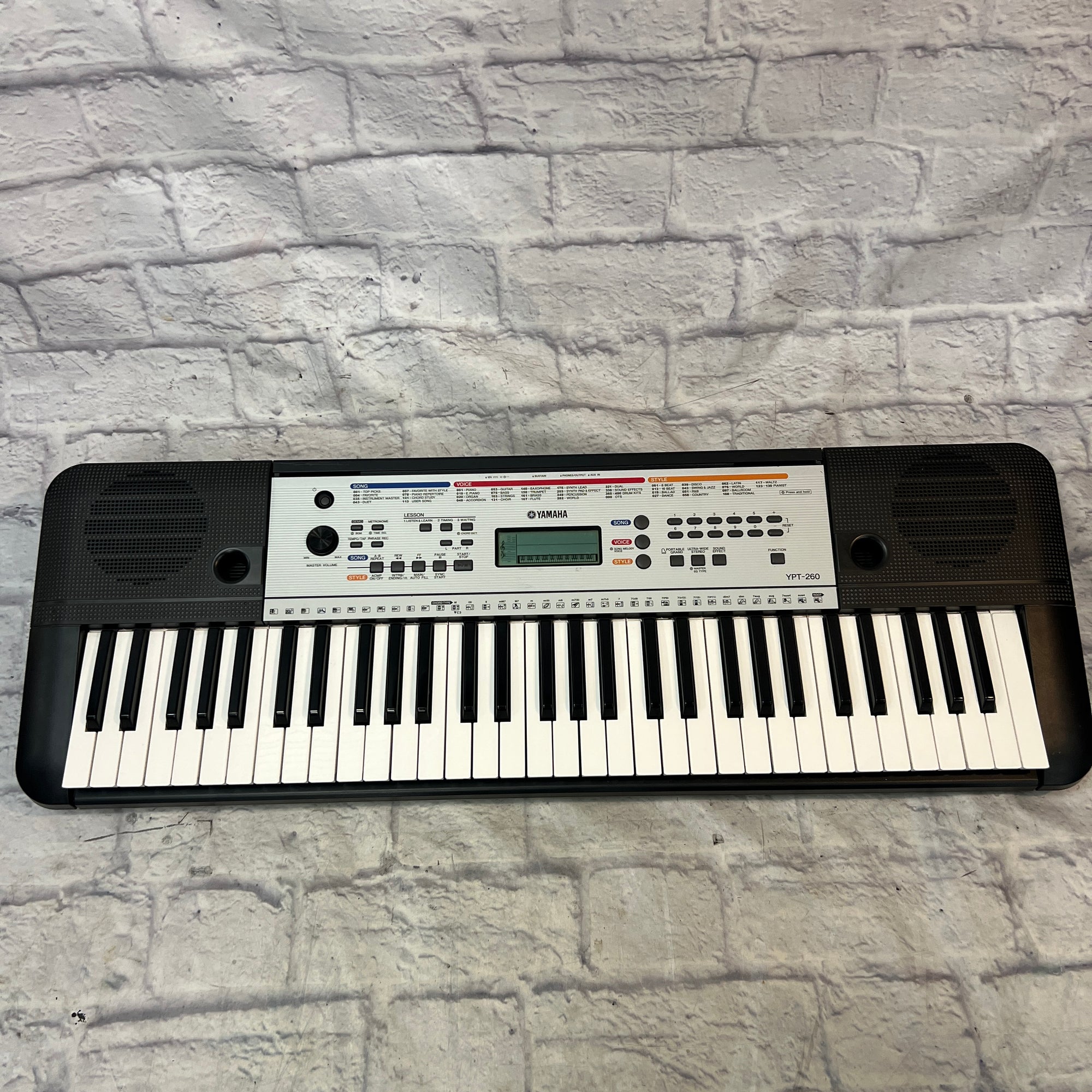 Yamaha YPT-260 61-Key Electronic Keyboard